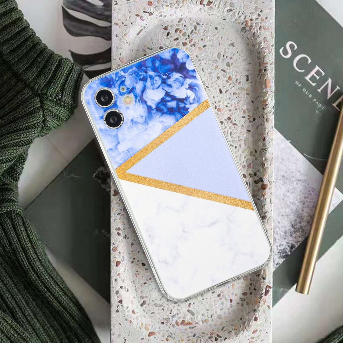 Smartphone-Hülle mit Marmoreffekt, goldenen Streifen und blauer Farbe.