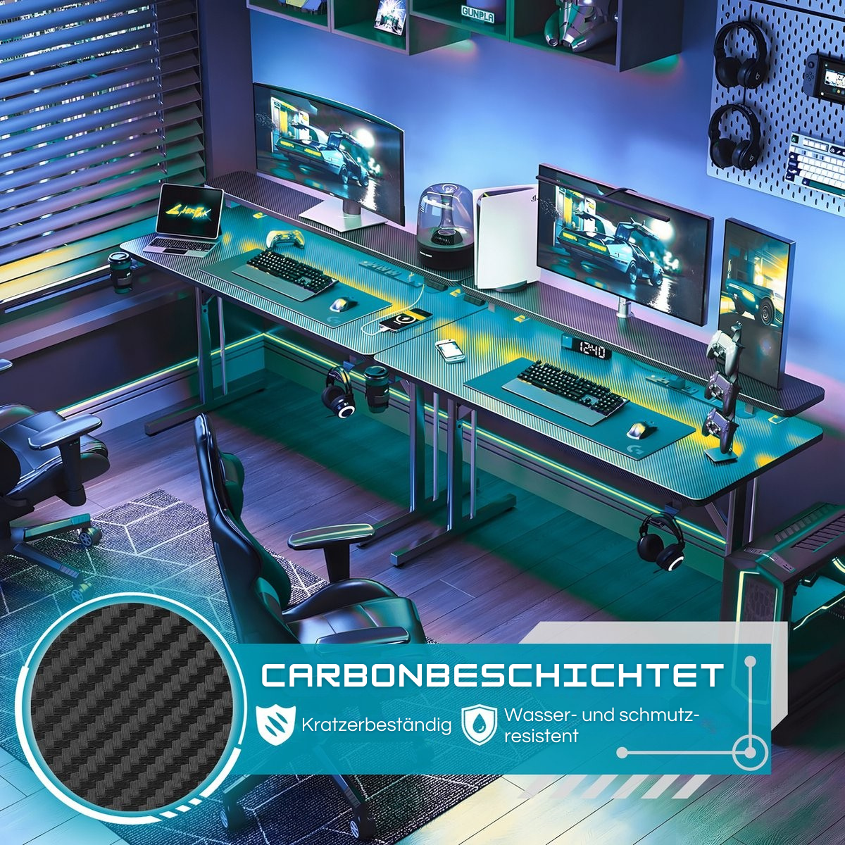 Gaming setup met meerdere monitoren, toetsenbord en accessoires, in een kamer.