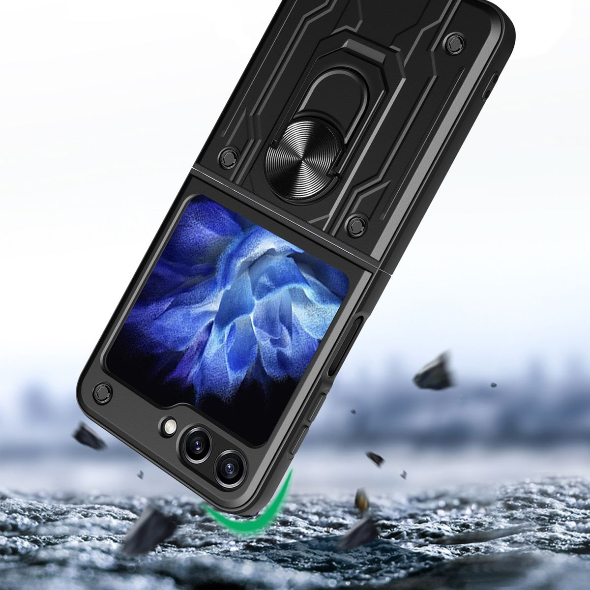 Schwarze Handyhülle mit Klappbildschirm. Das Telefon fällt. Hintergrund mit Felsen und verschwommenem Himmel.