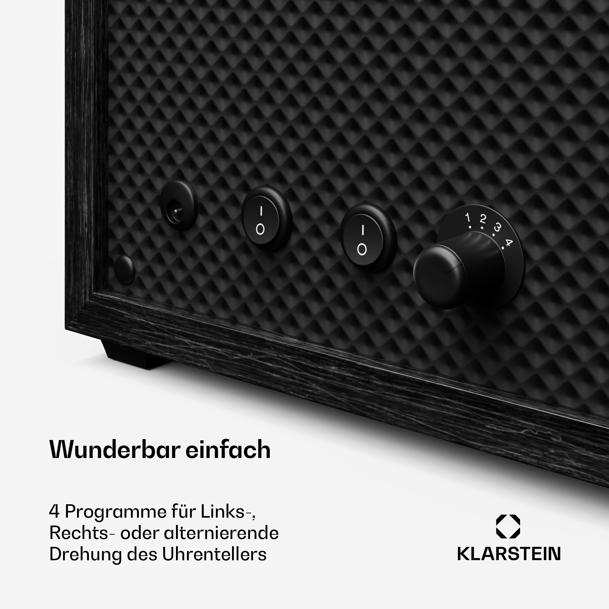 Nahaufnahme eines schwarzen Retro-Plattenspieler-Bedienfelds mit Knöpfen, Drehregler und dem Klarstein-Logo.