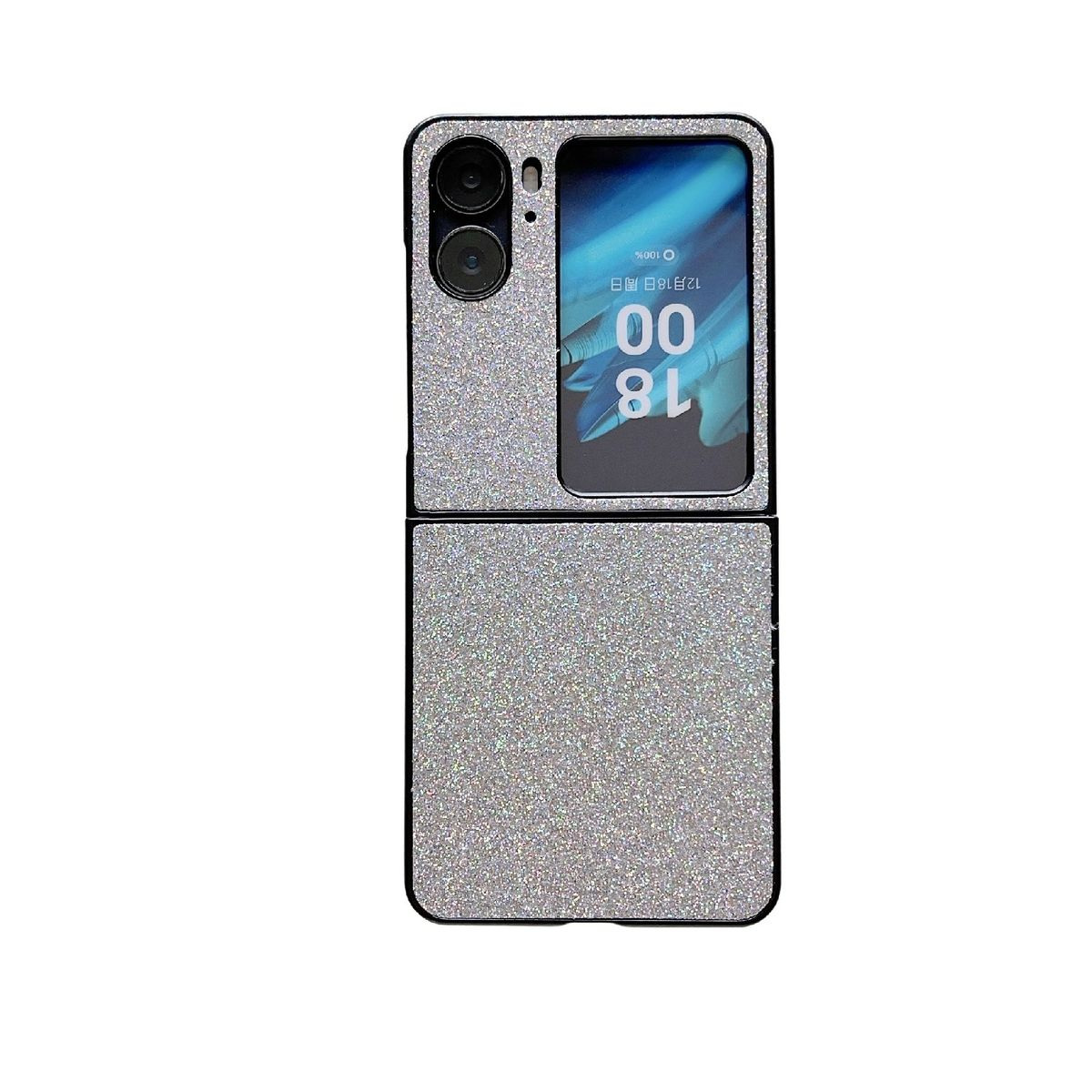 Silbernes Glitzertelefon in gefalteter Position, zeigt einen Bildschirm mit Uhrzeit. Kameralinsen sind sichtbar.