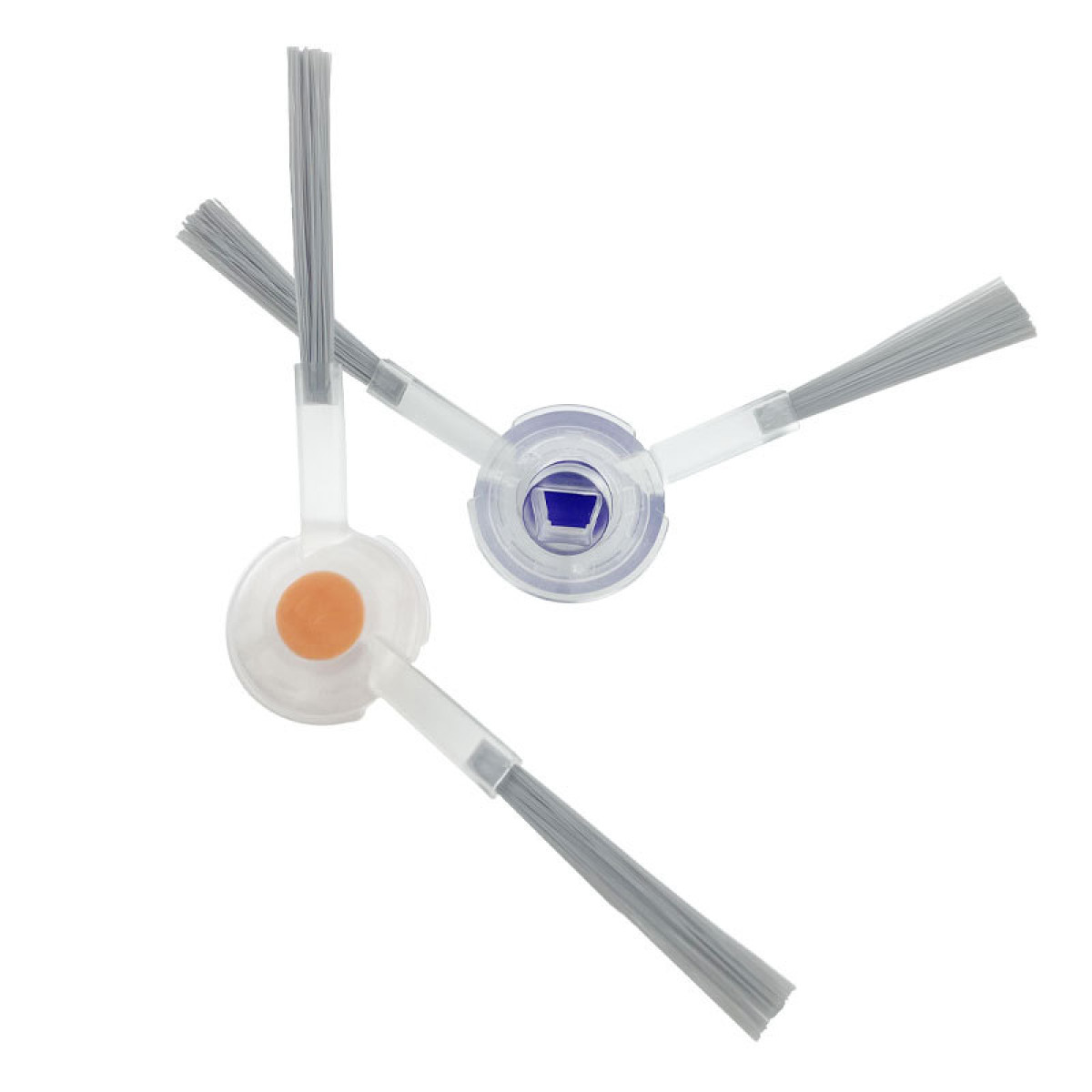 Dwie szczotki do robota odkurzacza. Pomarańczowe i niebieskie detale. Białe tło.