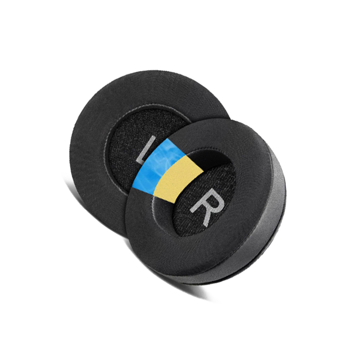 Dwie czarne poduszki do słuchawek, jedna z oznaczeniem "L" a druga "R".