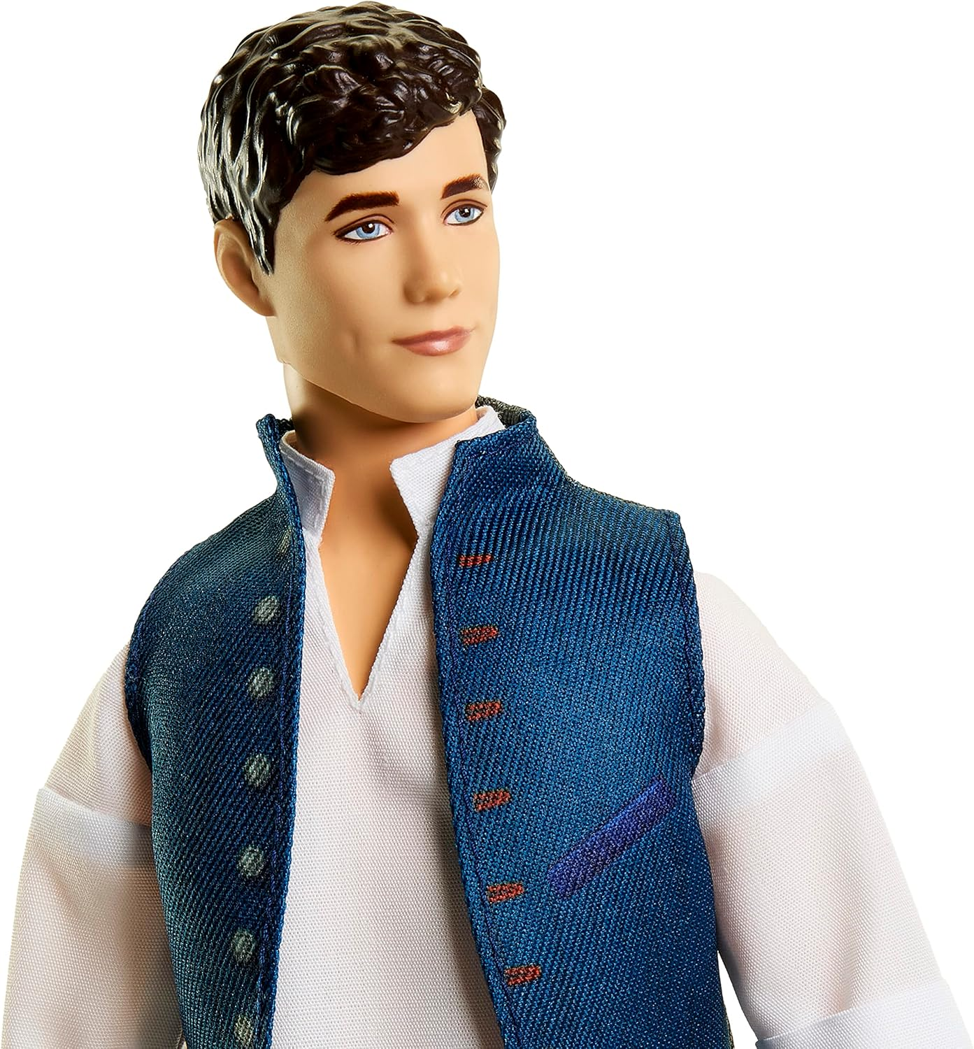 Una bambola Ken con capelli castani che indossa un gilet blu sopra una camicia bianca.