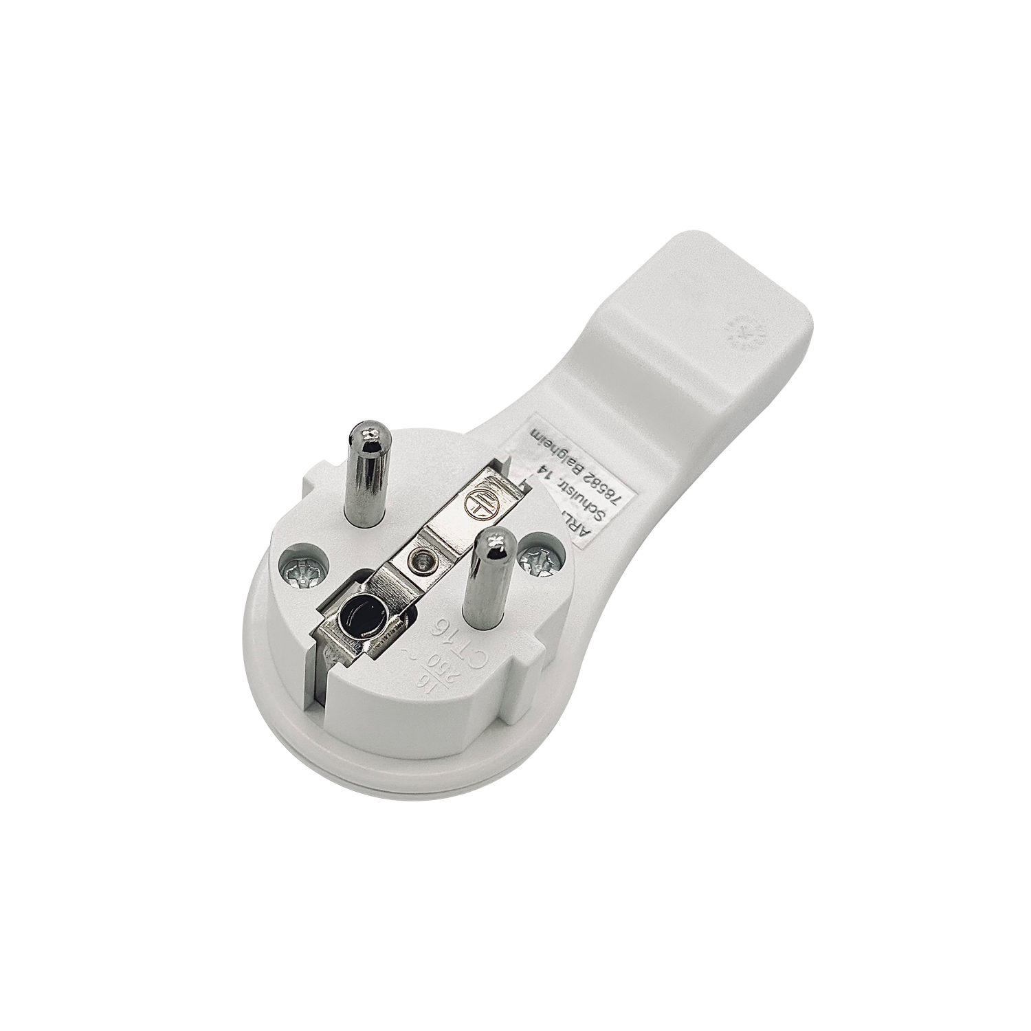 Weißer Stecker mit Metallstiften. Es ist auf weißem Hintergrund.