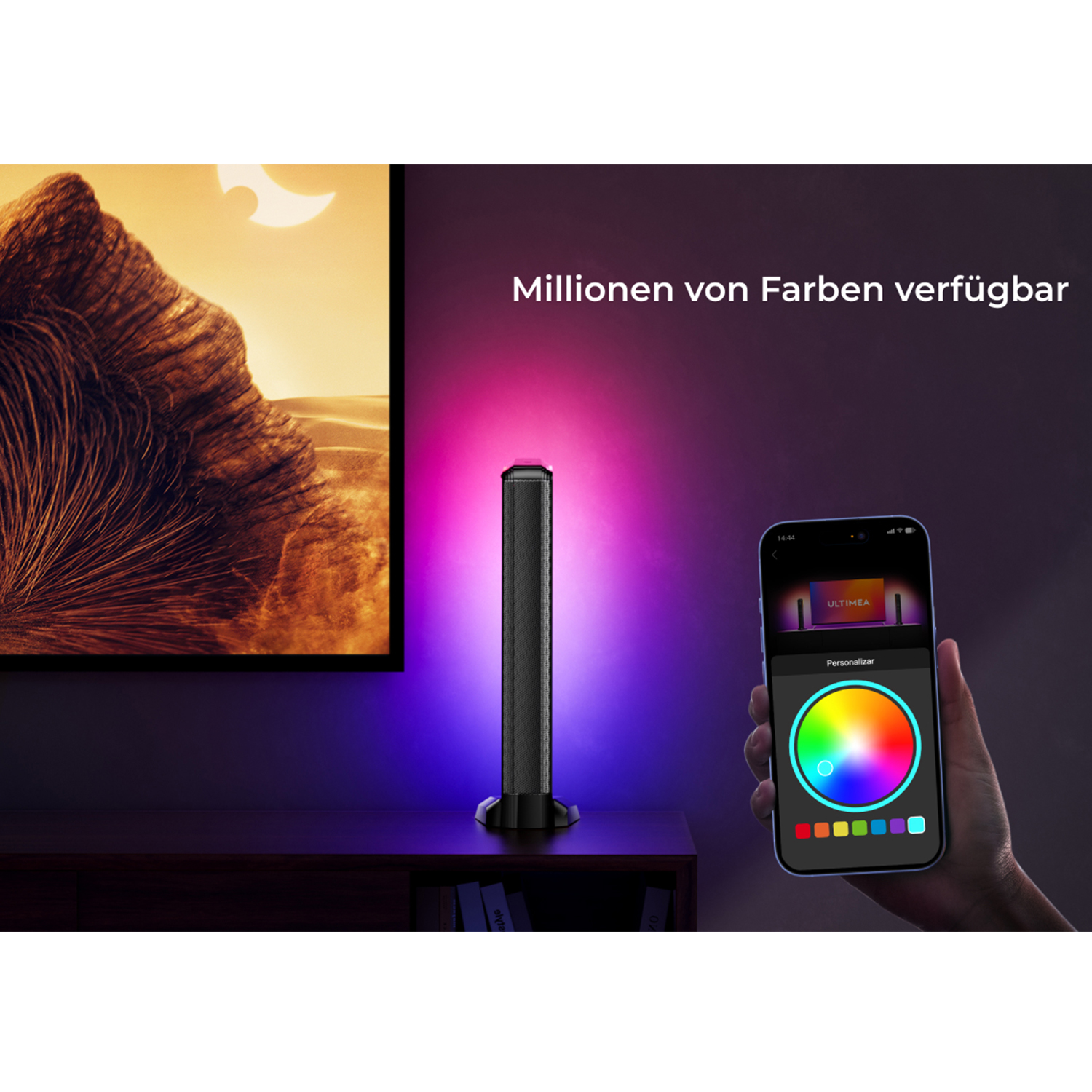 Ein Lichtturm mit Smartphone, das Farboptionen zeigt. Die Szene ist in einem dunklen Raum mit TV links.