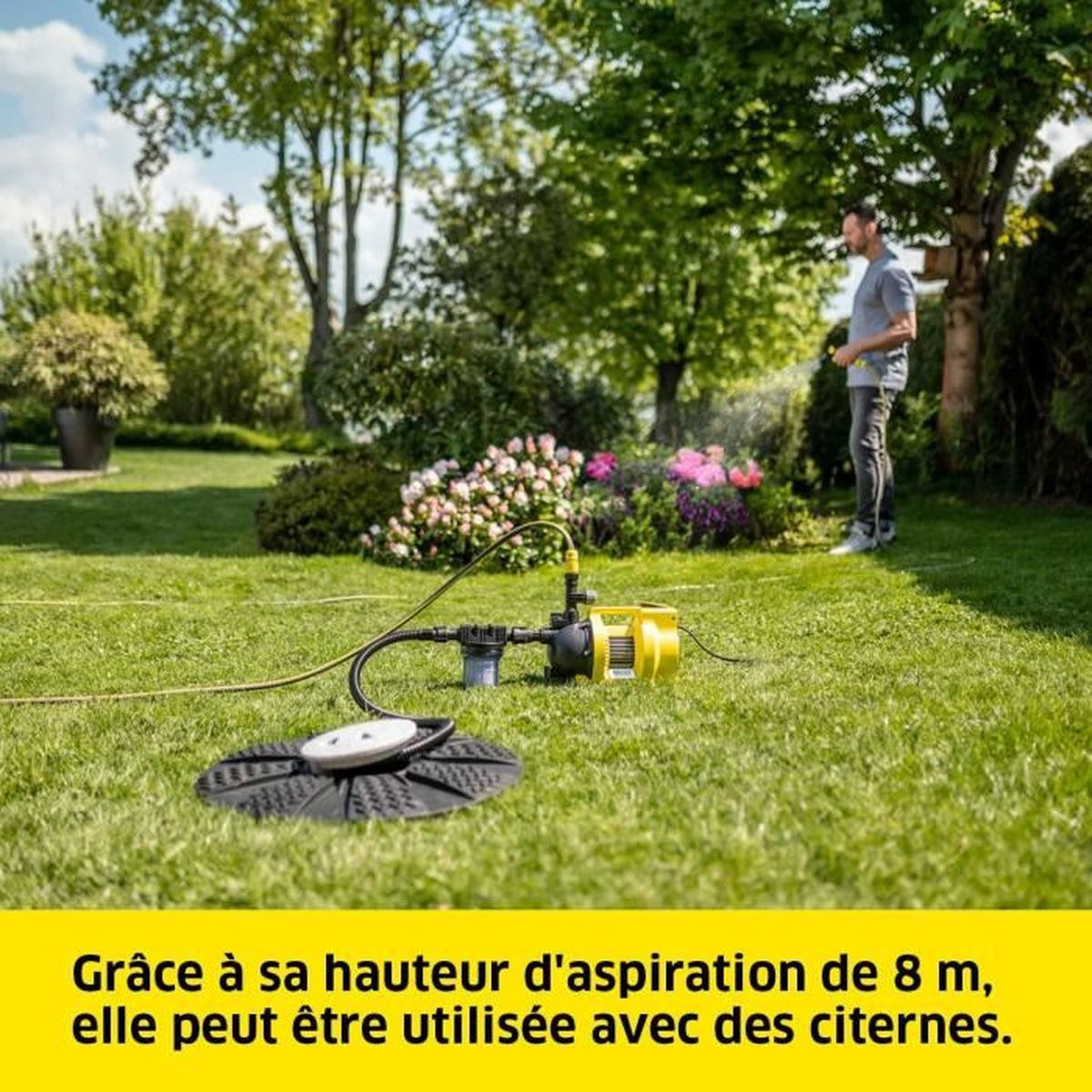 Eine gelbe Wasserpumpe auf einem grünen Rasen, mit Text, der auf die Verwendung mit Zisternen hinweist.