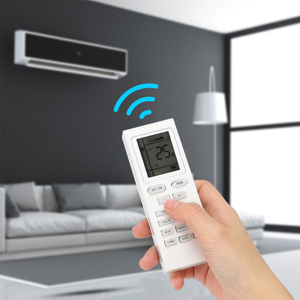 Hand hält eine weiße Fernbedienung mit WLAN-Signal-Symbolen darüber.