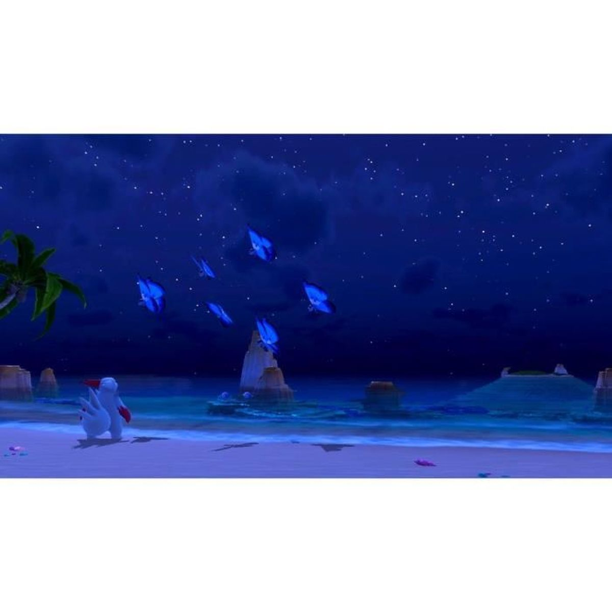 Nocna scena z niebieskimi motylami latającymi nad plażą. Dwa pingwiny z kreskówek obserwują z brzegu.