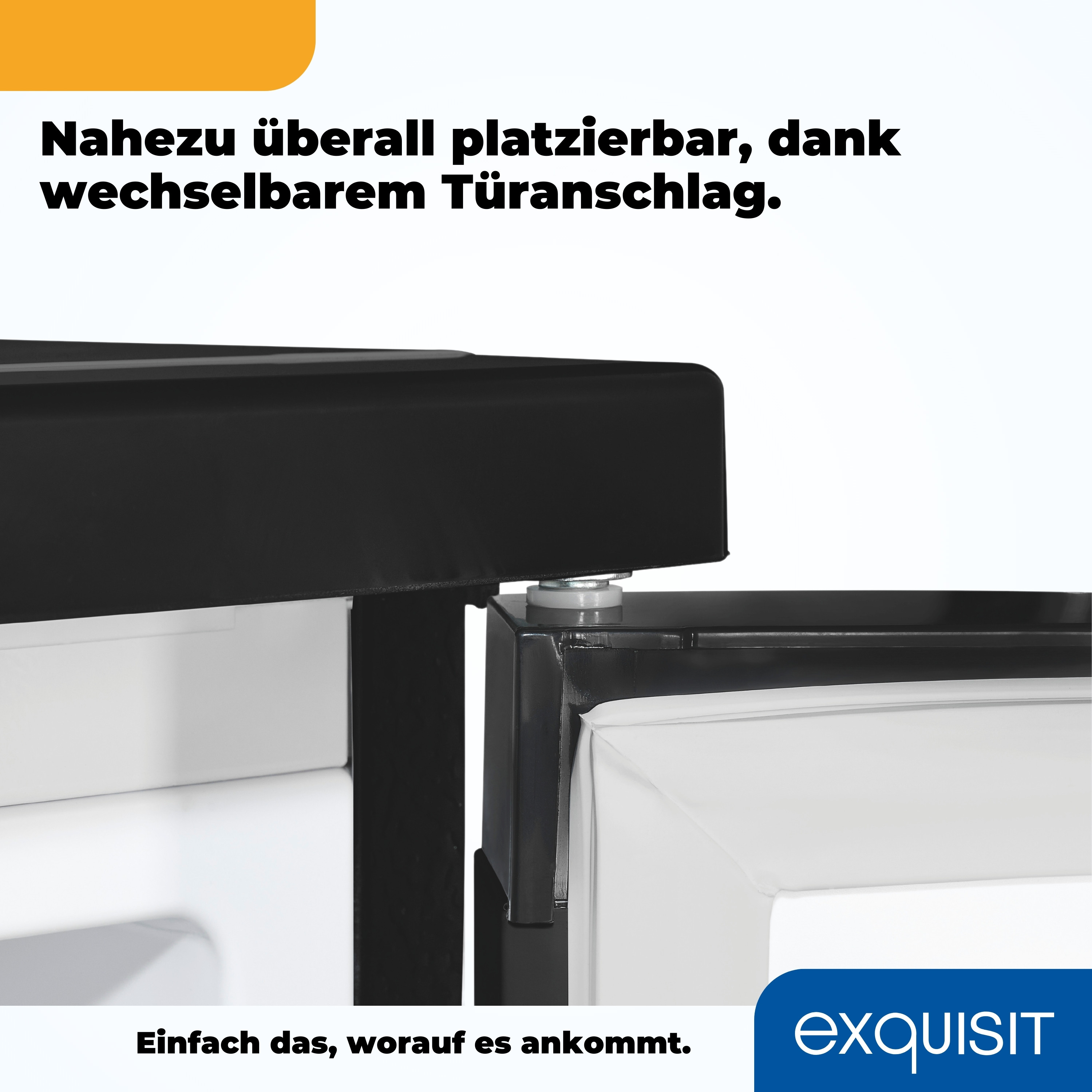 Ein weißer Türrahmen mit einer schwarzen Tür. Text: Nahezu überall platzierbar, dank wechselbarem Türanschlag.