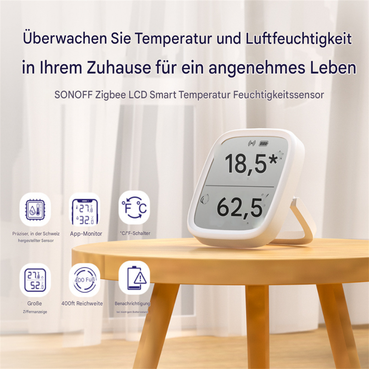 Weißer Smart-Sensor auf einem Holztisch, zeigt Temperatur und Luftfeuchtigkeit.