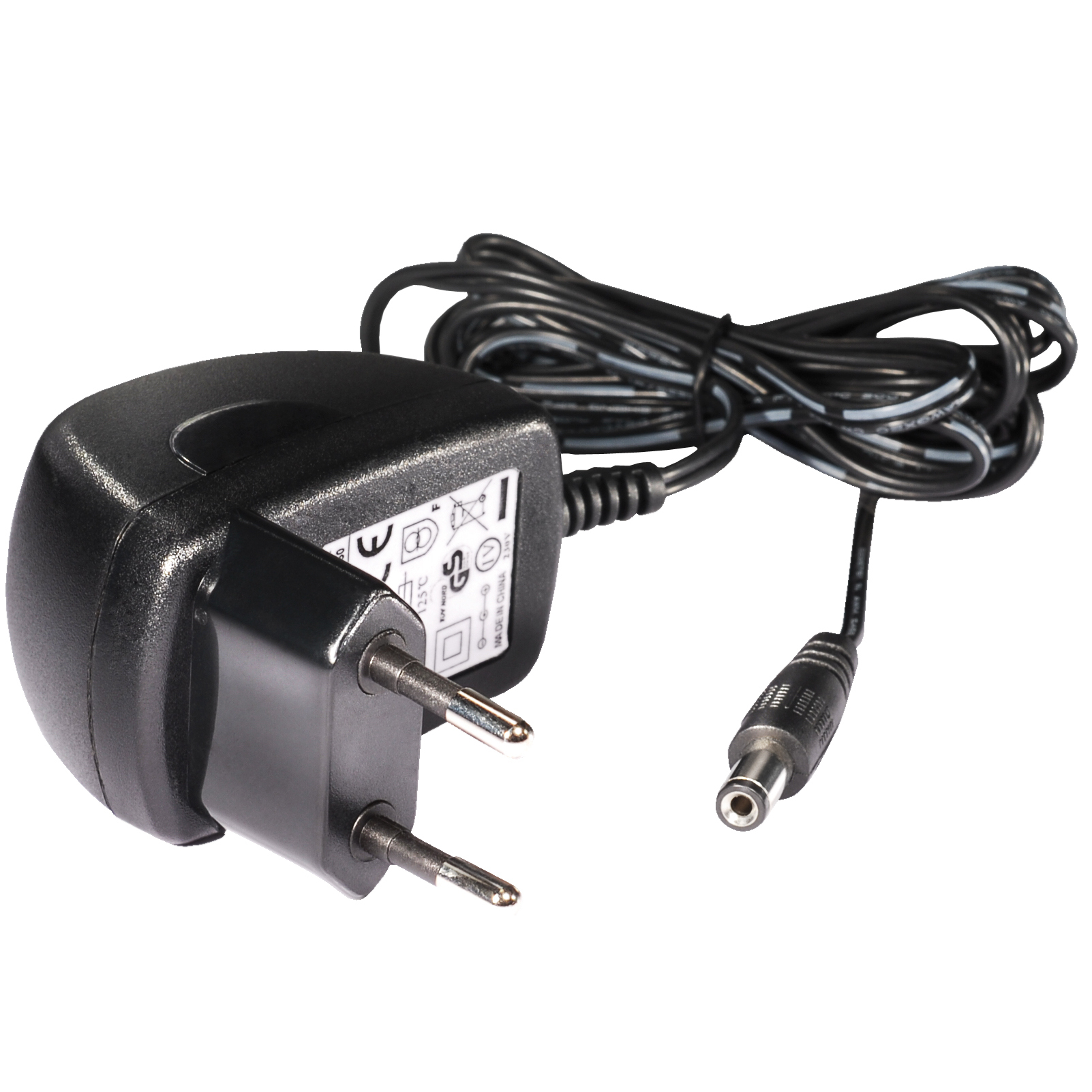 Schwarzes Netzteil mit Stecker und Gleichstromanschluss. Auf weißem Hintergrund, mit schwarzem Kabel.