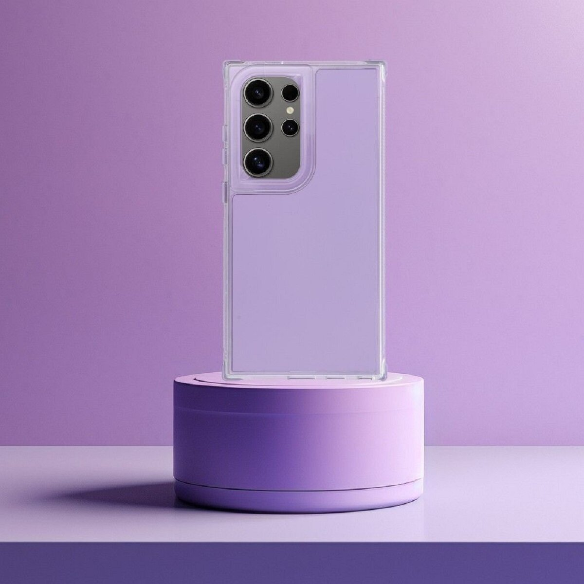 Lila Handyhülle auf lila Ständer, mit Handy mit mehreren Kameras.