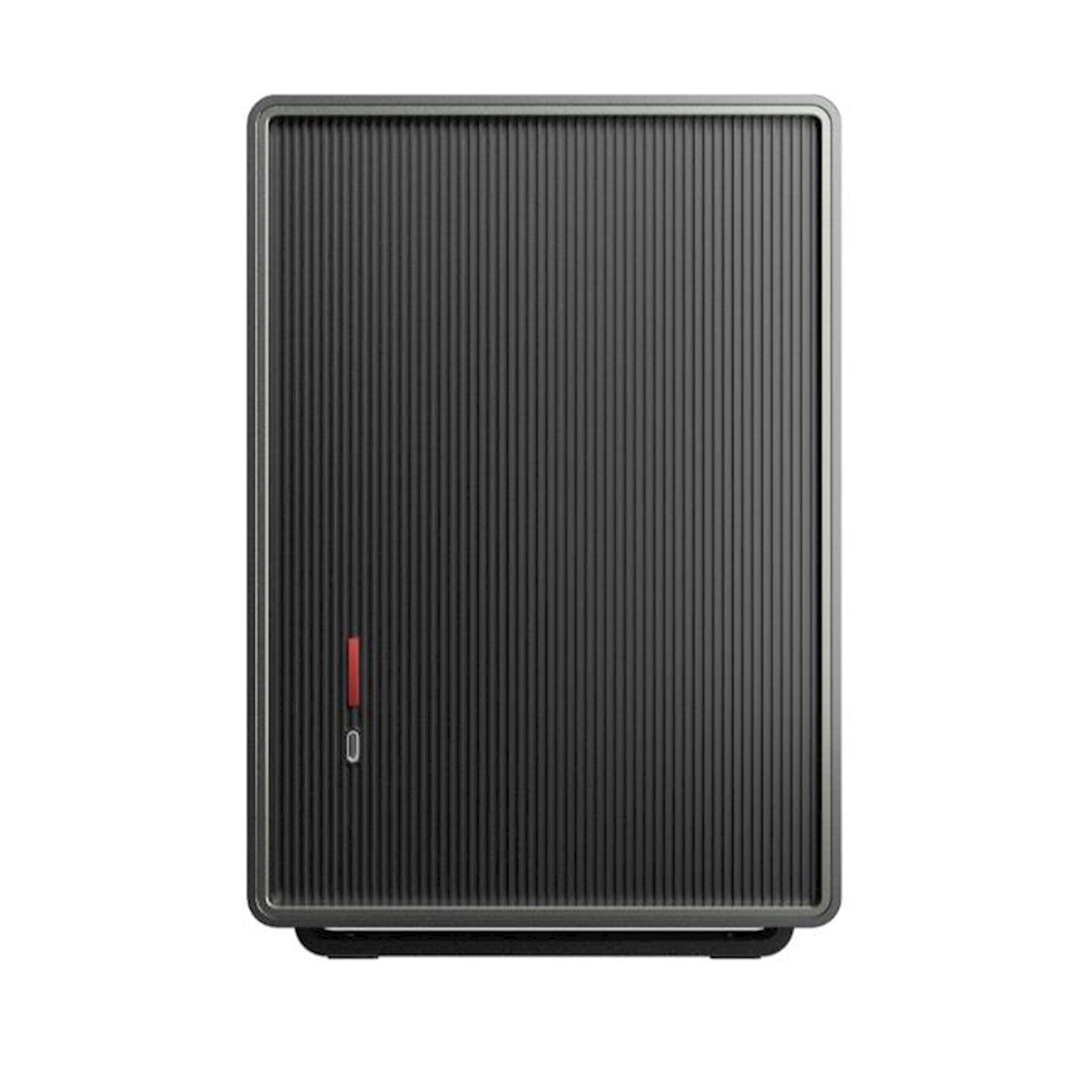 Donkergrijze computertoren. Rechthoekig, met verticale lijnen op de voorkant. Een rood licht is zichtbaar.