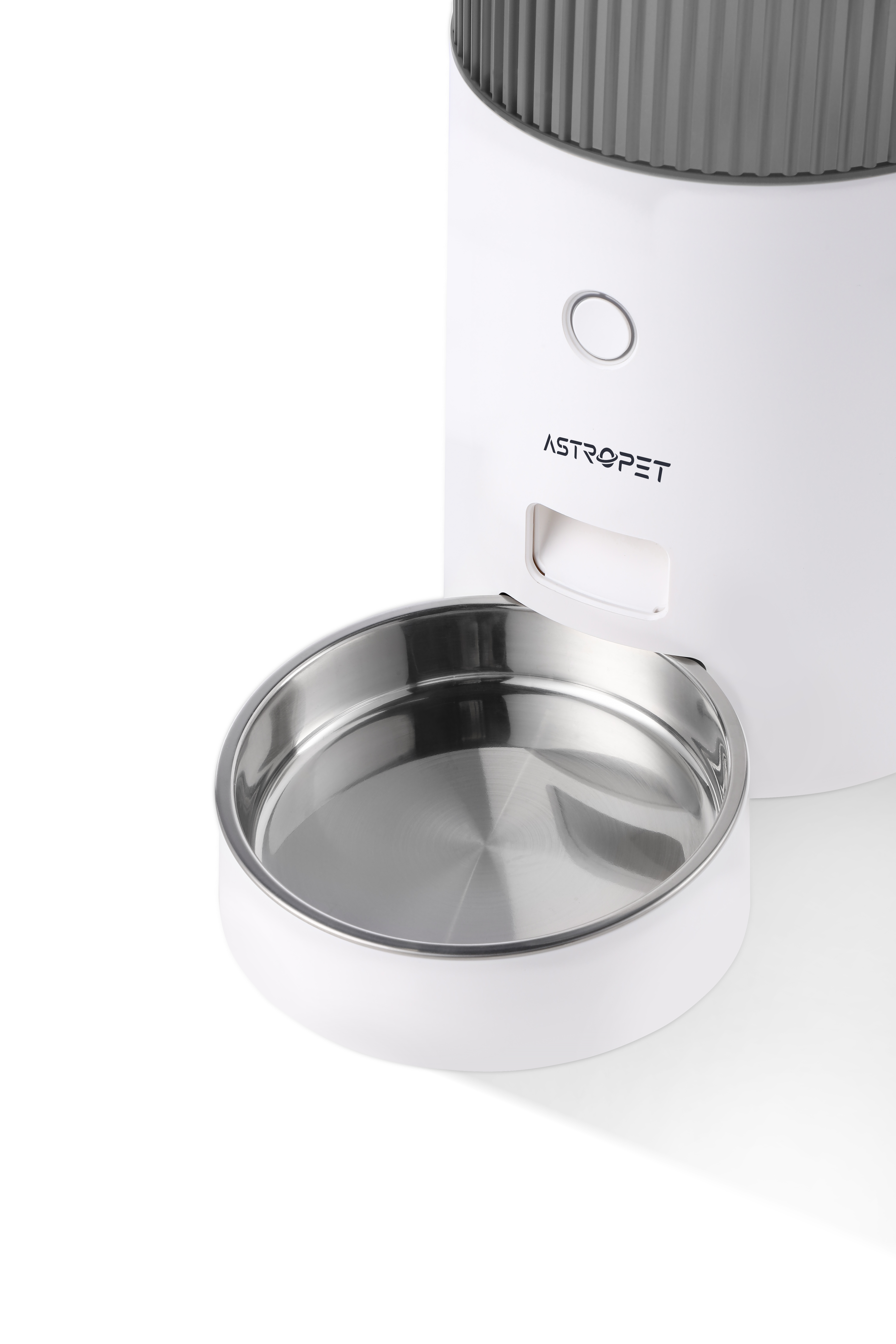 Weißer und grauer Tierfutterspender mit Edelstahlschüssel. Der Spender hat das Logo 'ASTROPET'.