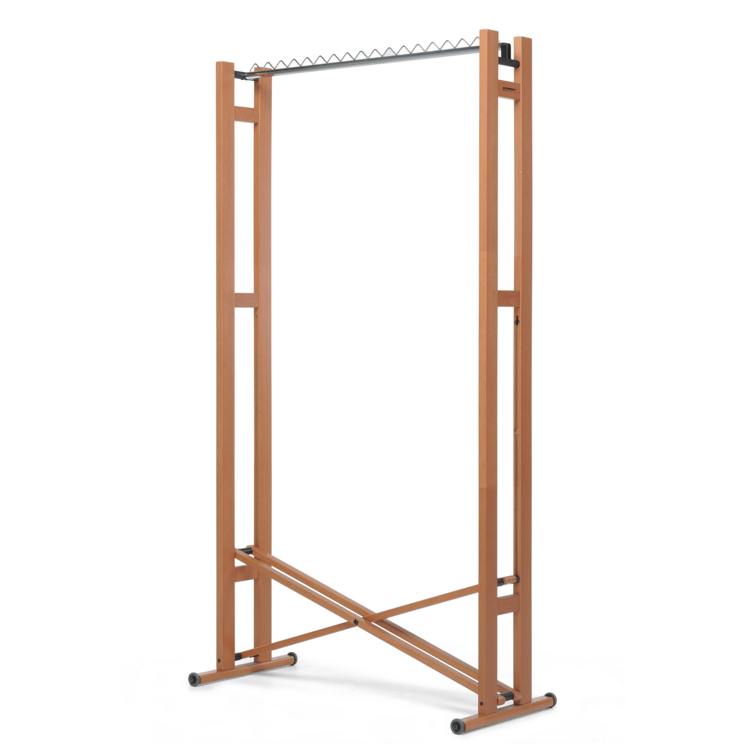 Un appendiabiti in legno con una barra appendiabiti in metallo è centrato su uno sfondo bianco, mostrando il suo design semplice.