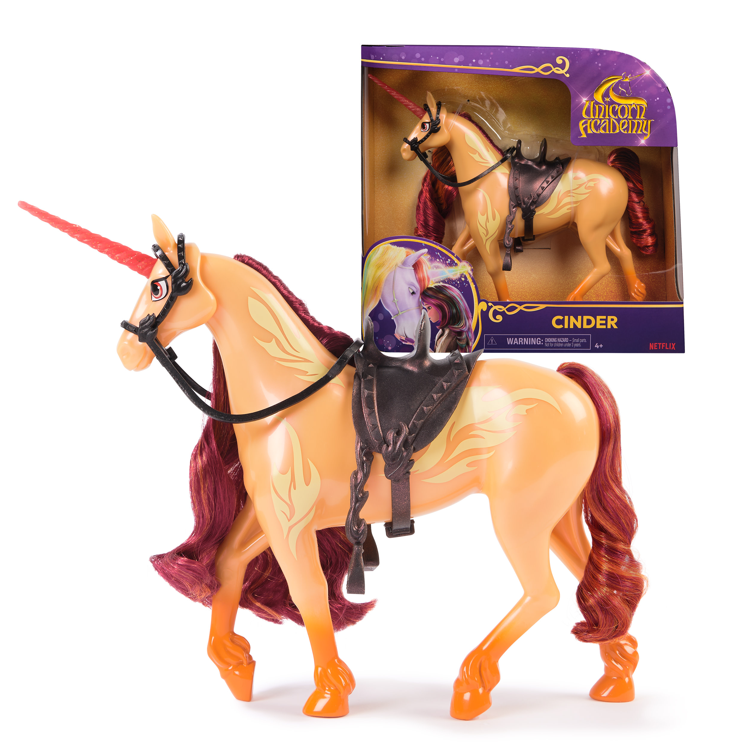 Un giocattolo Cinder Unicorn Academy. È arancione con corno rosso, sella e criniera nere e una scatola di giocattoli dietro.