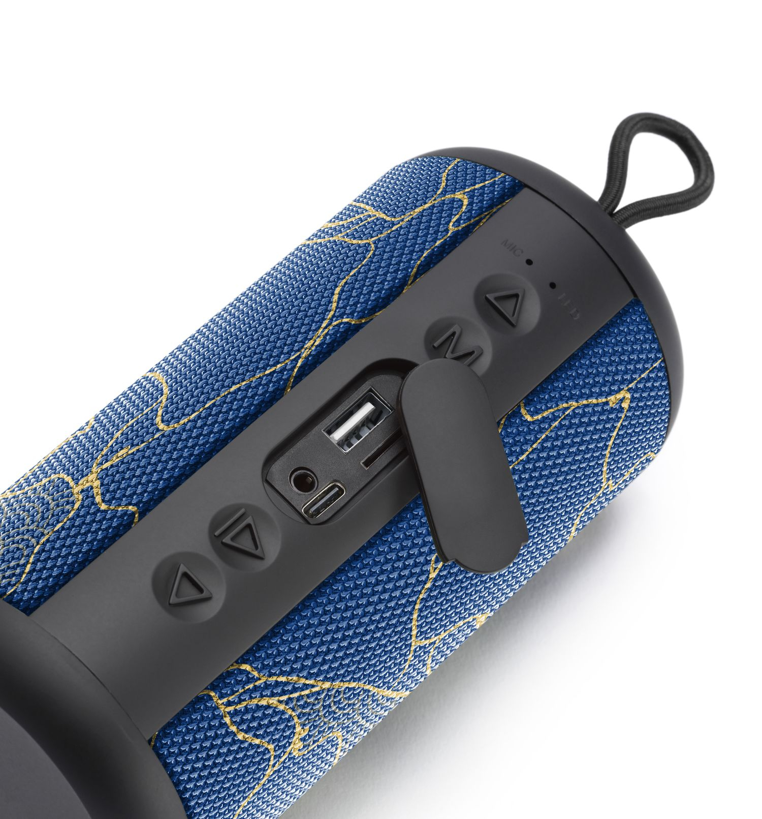 Zbliżenie niebiesko-złotego głośnika z przyciskami i portem USB. Białe tło.