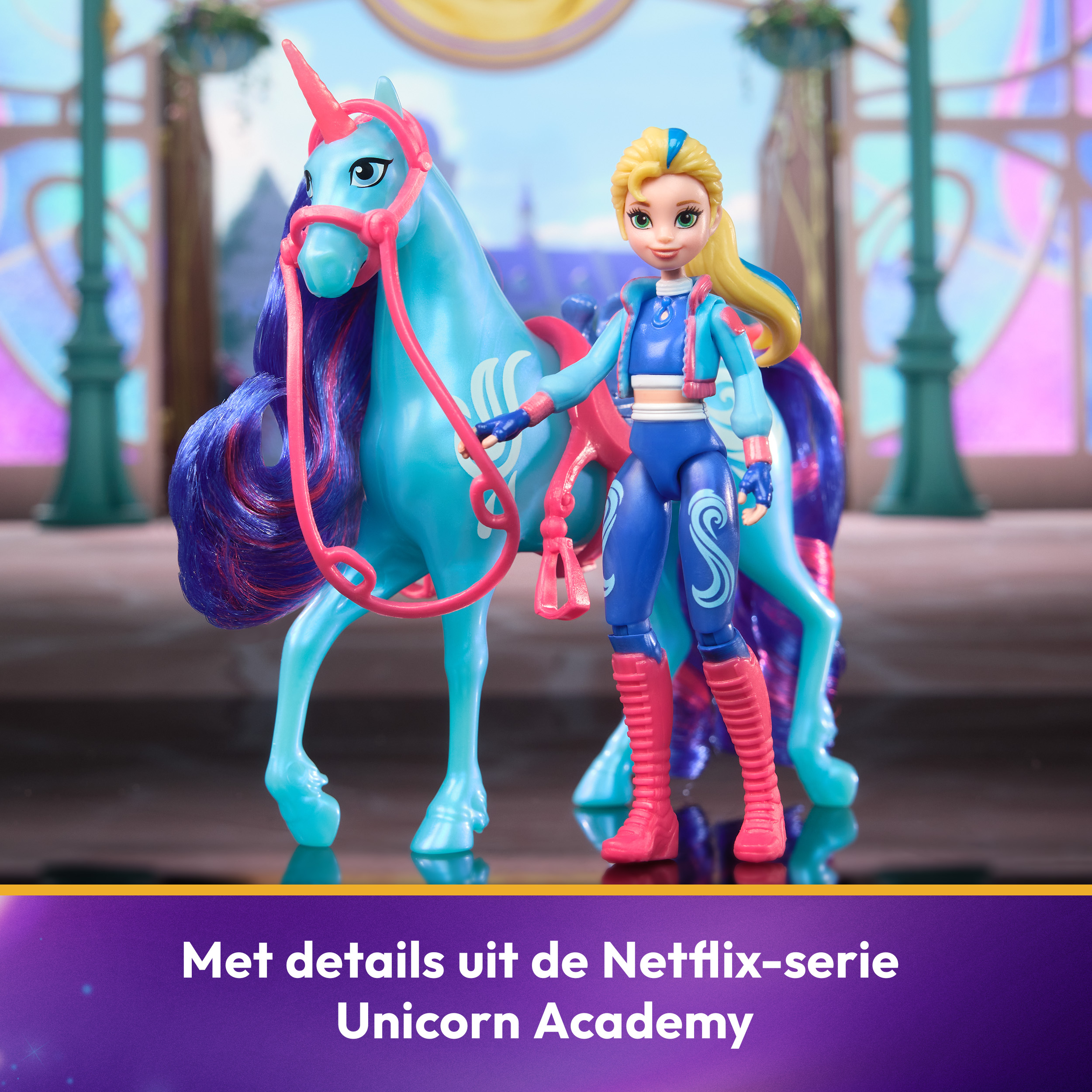 Ein Mädchen mit einem blauen Einhorn aus der Netflix-Serie Unicorn Academy. Das Einhorn hat einen rosa Zaum.
