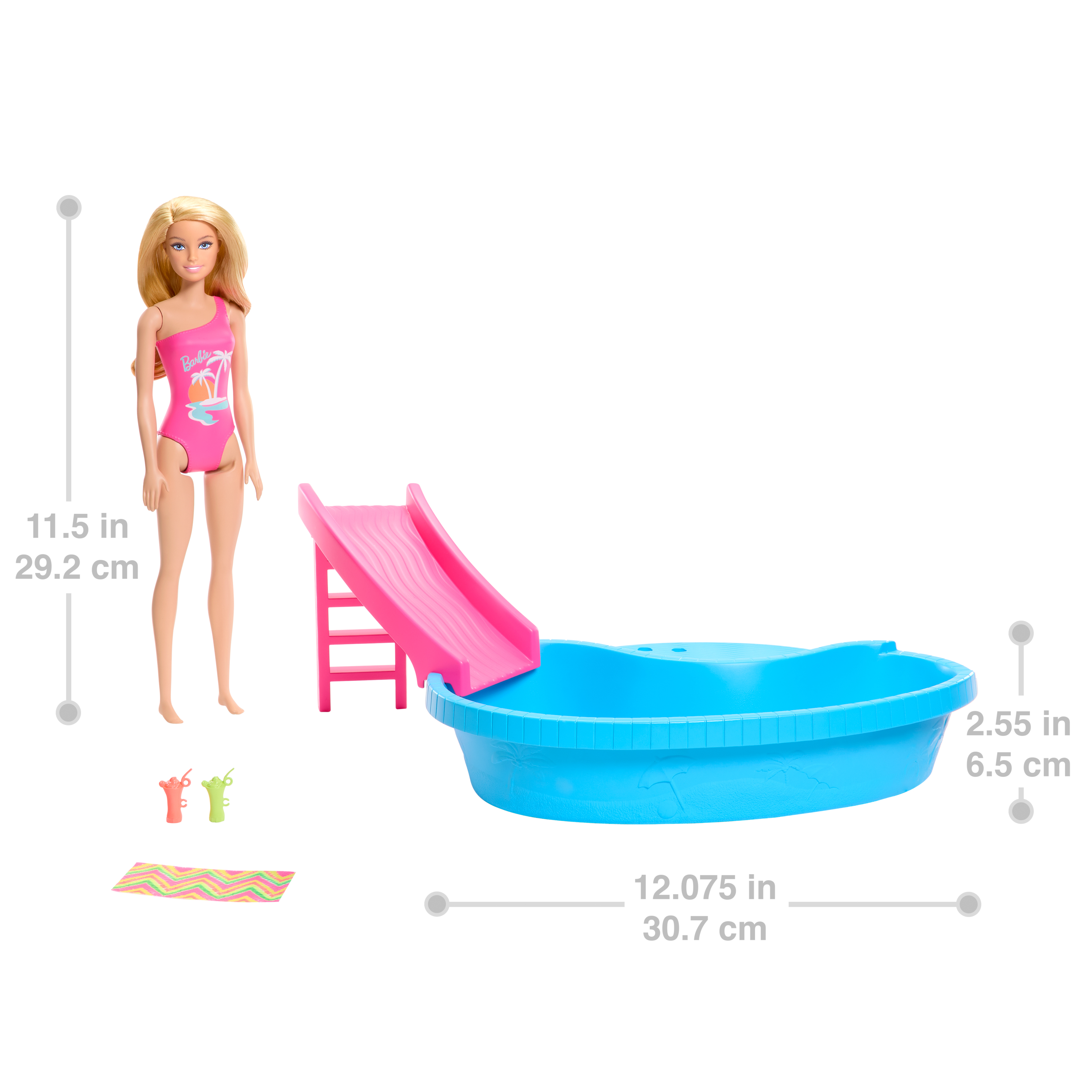 Una bambola Barbie vicino a un set piscina con scivolo. Le dimensioni sono fornite.