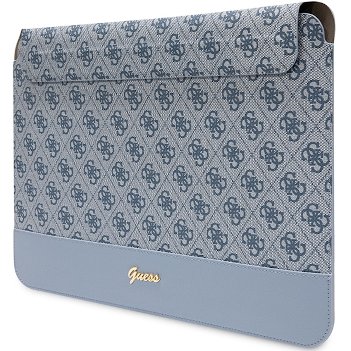 Una custodia per laptop Guess azzurra. Ha un motivo ripetuto e un logo Guess in oro.