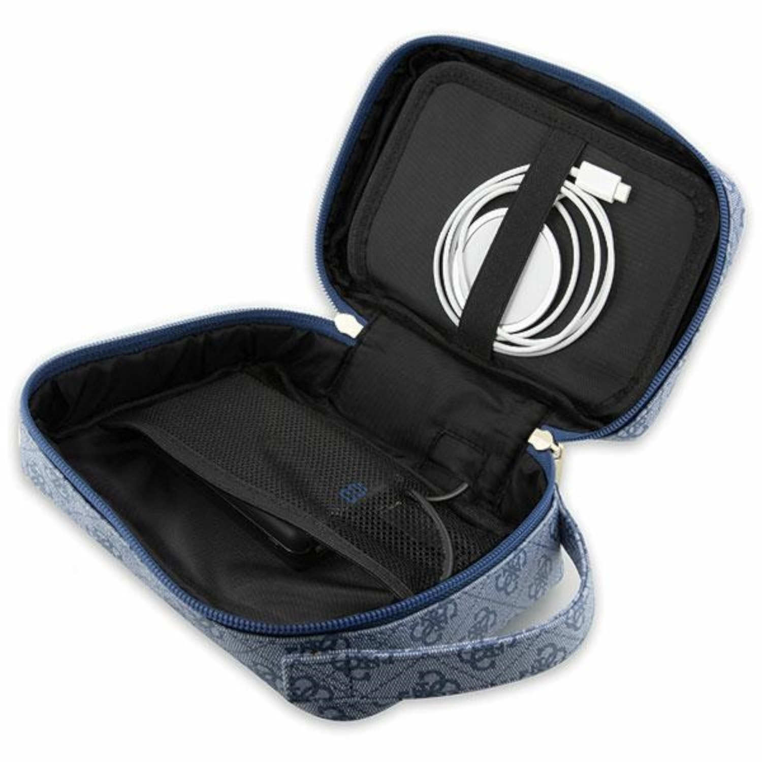 Una borsa Guess blu con un cavo USB bianco e una tasca a rete nera.