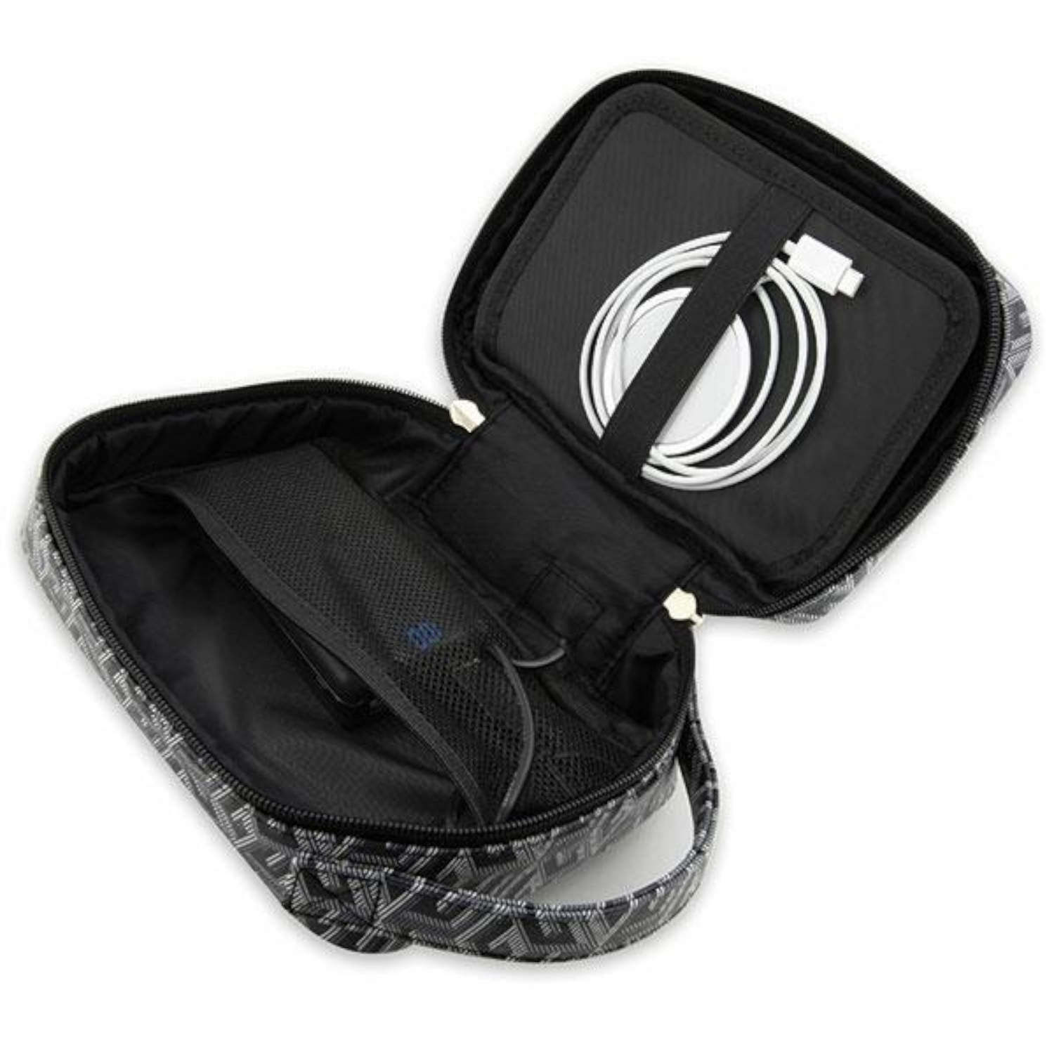 Geöffnete schwarz-weiße Reisetasche. Enthält ein weißes Ladekabel und ein offenes Fach.