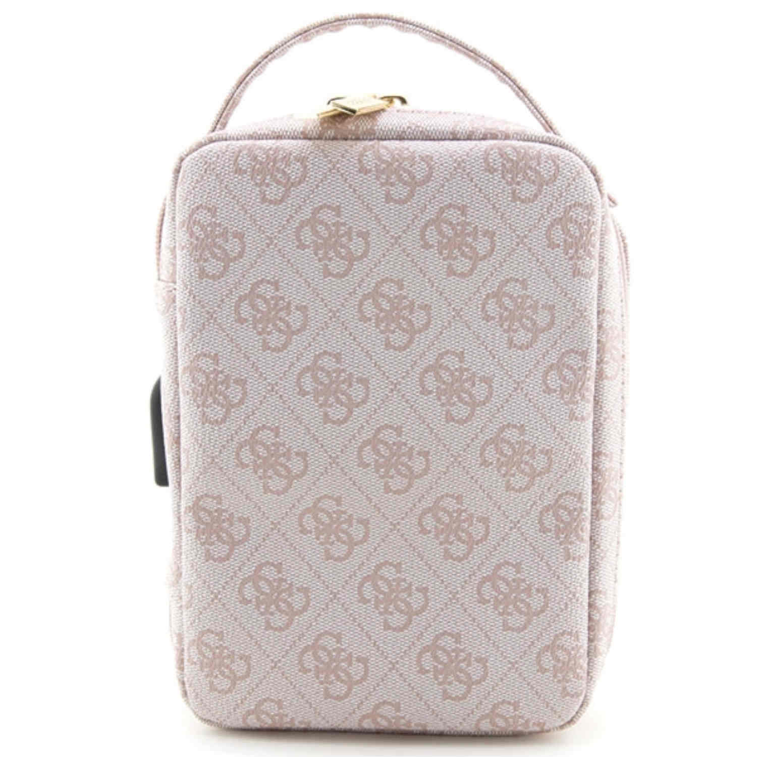 Eine rosa Guess-Reisetasche mit sich wiederholendem Muster. Die Tasche hat einen Griff und einen goldenen Reißverschluss.