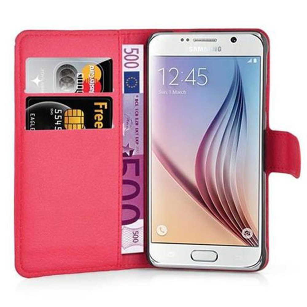 Custodia rossa per telefono con telefono dentro. Il telefono mostra una schermata iniziale con carte e ora.