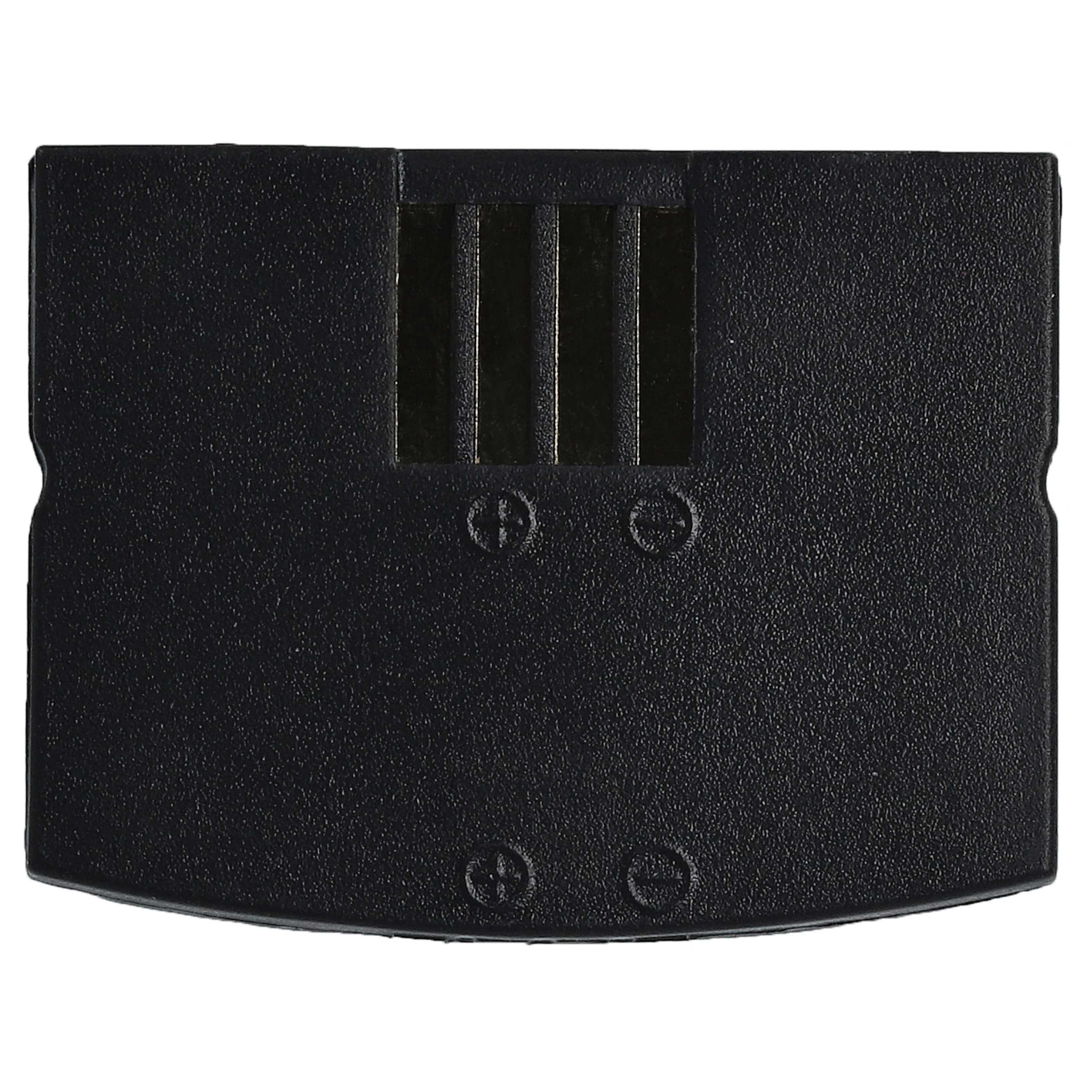 Eine schwarze Kunststoffbatterie. Sie hat Markierungen und das Recyclingsymbol.