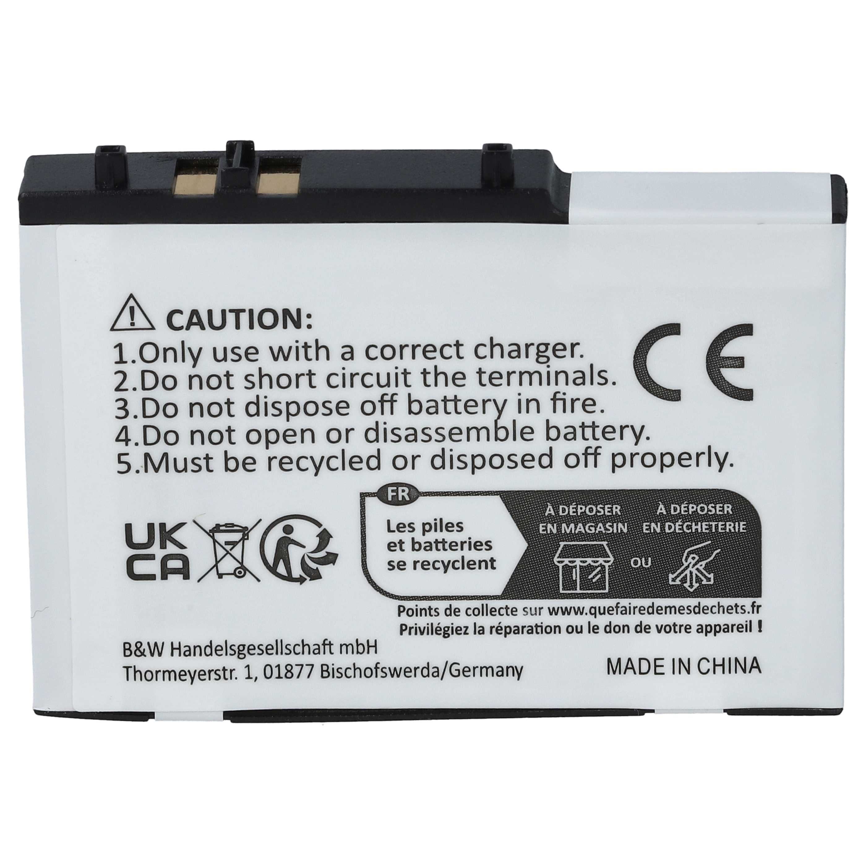 Weiße Batterie mit Text und Warnhinweisen, einschließlich Recycling-Symbolen.