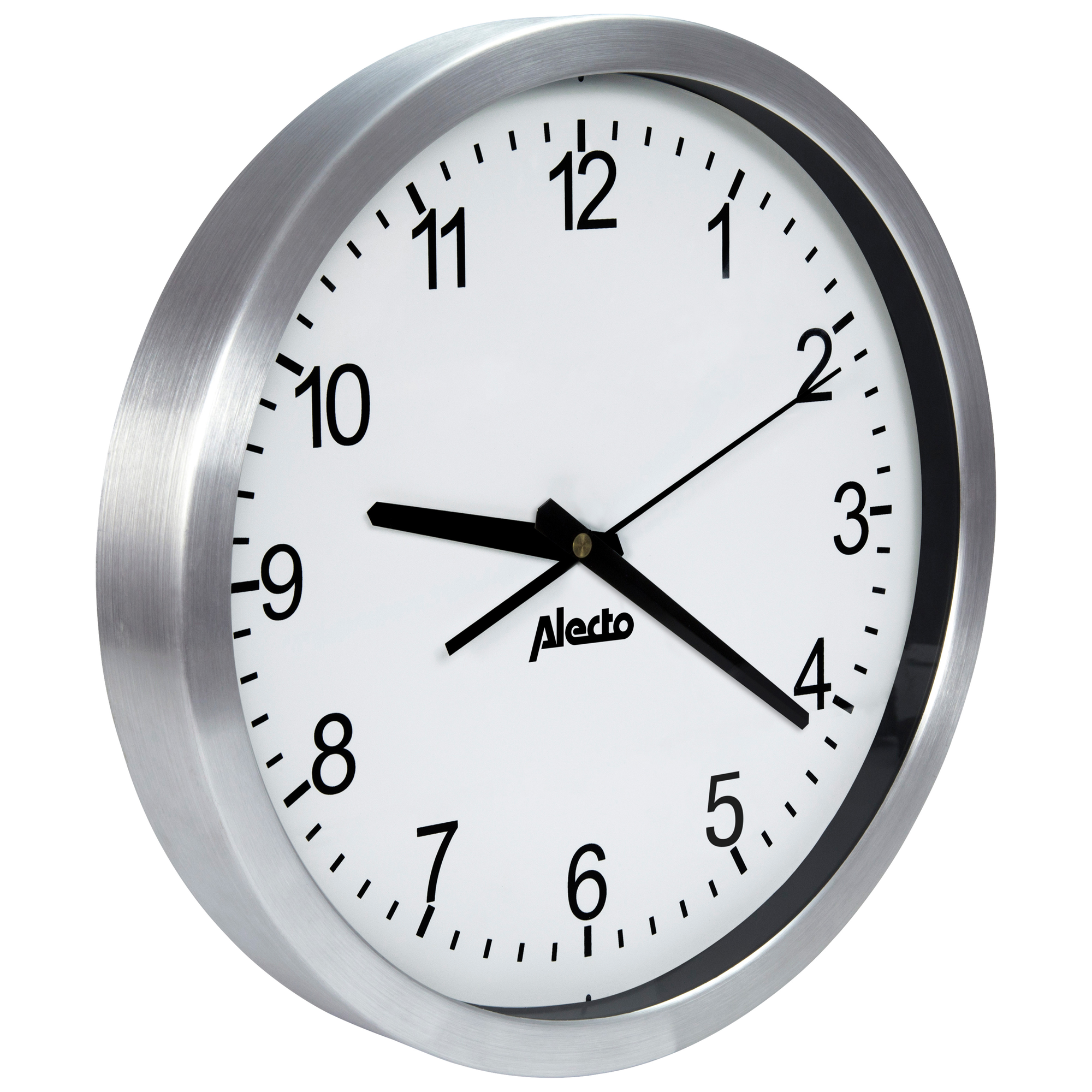 Silber gerahmte Wanduhr mit schwarzen Zeigern und Ziffern. Weißer Hintergrund.