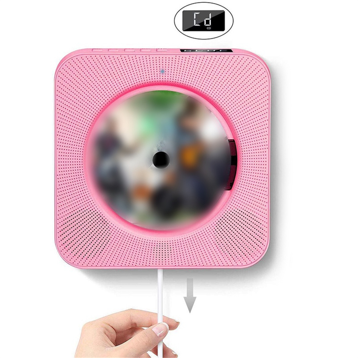 Ein pinkfarbener CD-Player ist an einer Wand montiert, eine Hand steckt ein weißes Kabel ein.