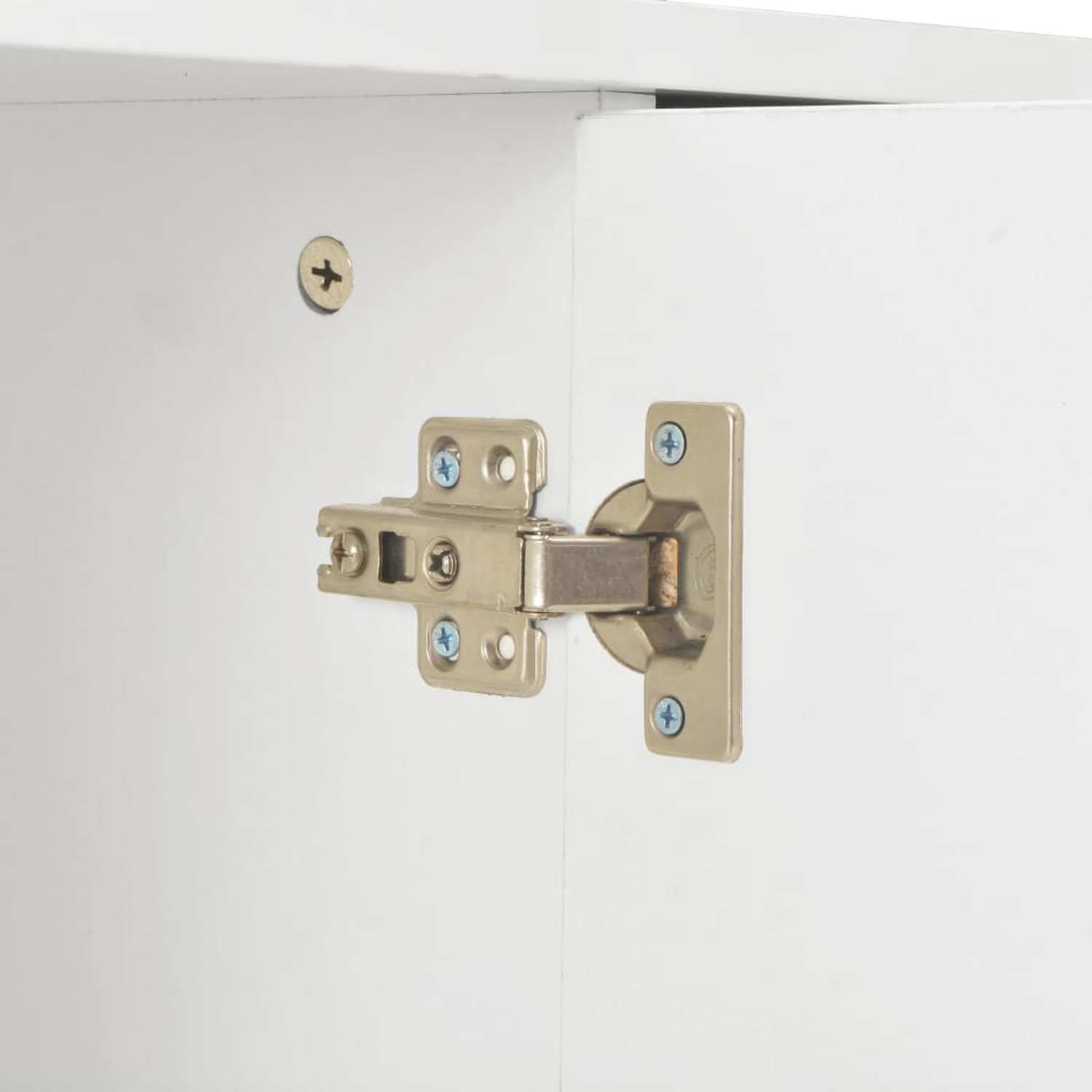 Nahaufnahme einer weißen Schranktür und eines Metallscharniers.