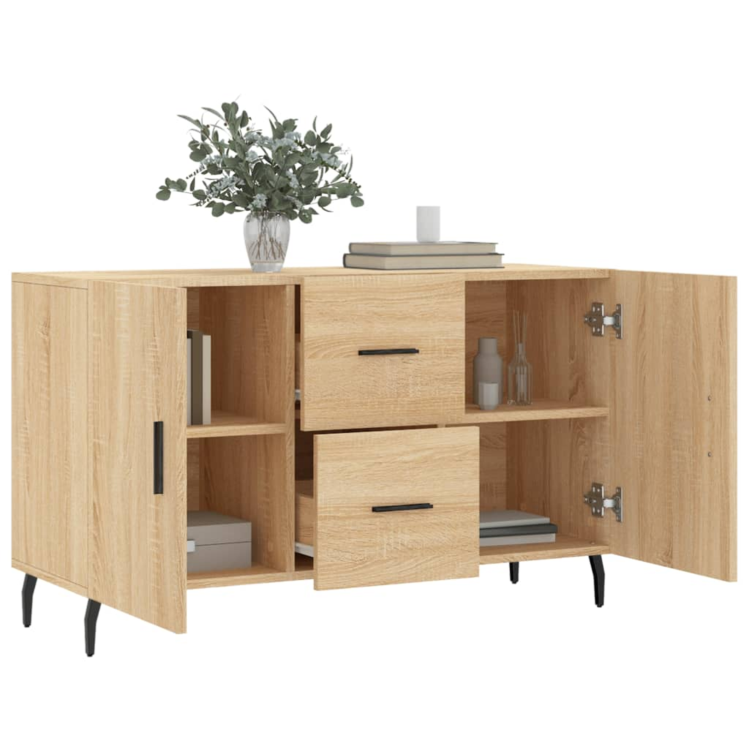 Ein helles Holzschrank mit offenen Türen, mit Regalen, Schubladen und Dekoration auf Weiß.