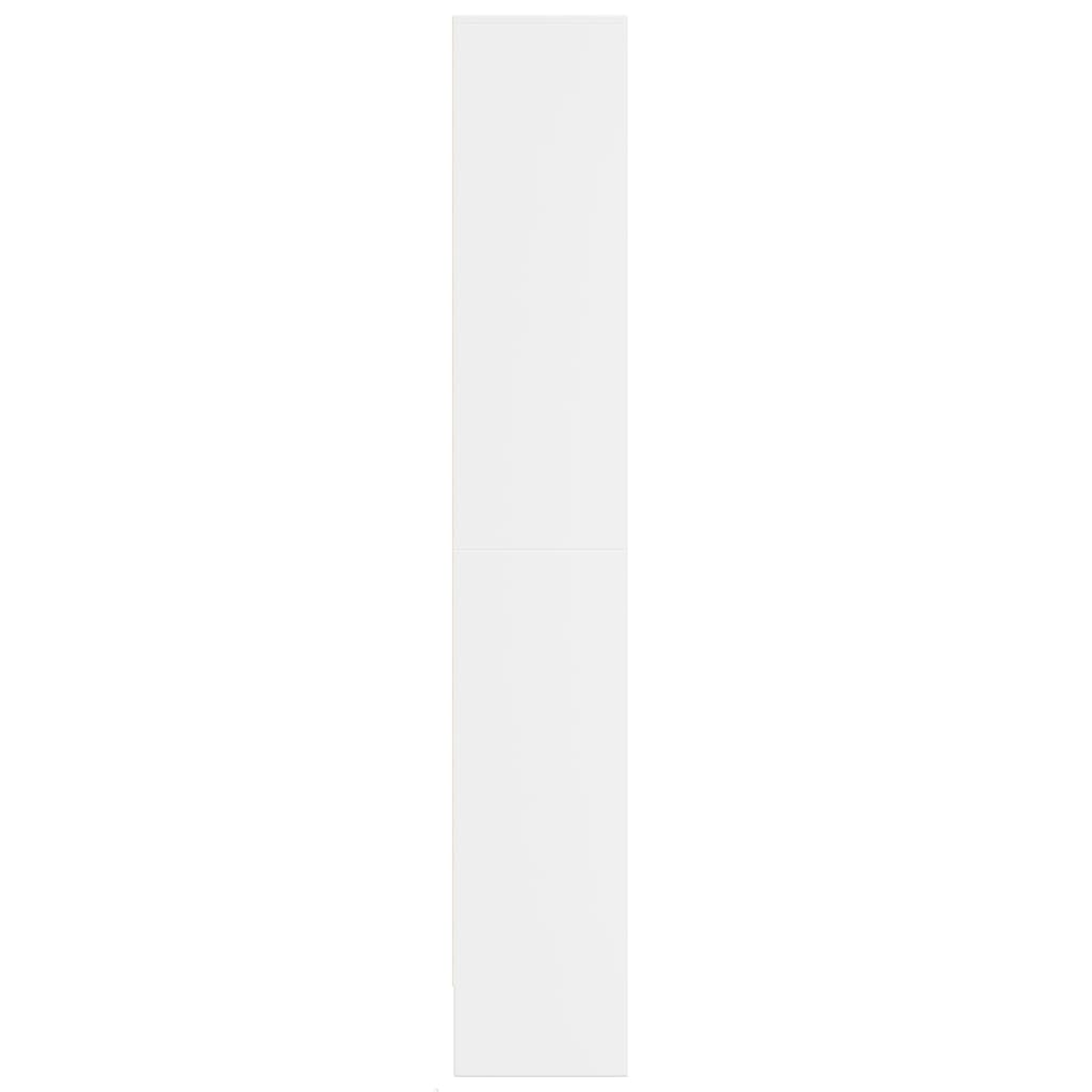 Ein hoher weißer Schrank, wahrscheinlich eine Speisekammer oder ein Aufbewahrungsschrank. Es ist ein schlichtes, minimalistisches Design.