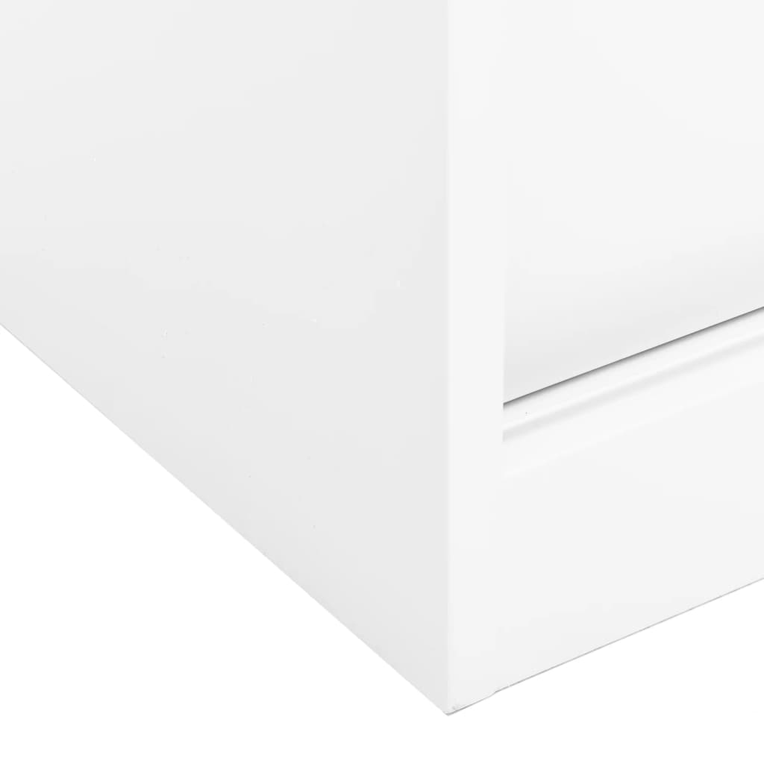 Eine weiße Ecke, möglicherweise einer Box oder Struktur, vor weißem Hintergrund.