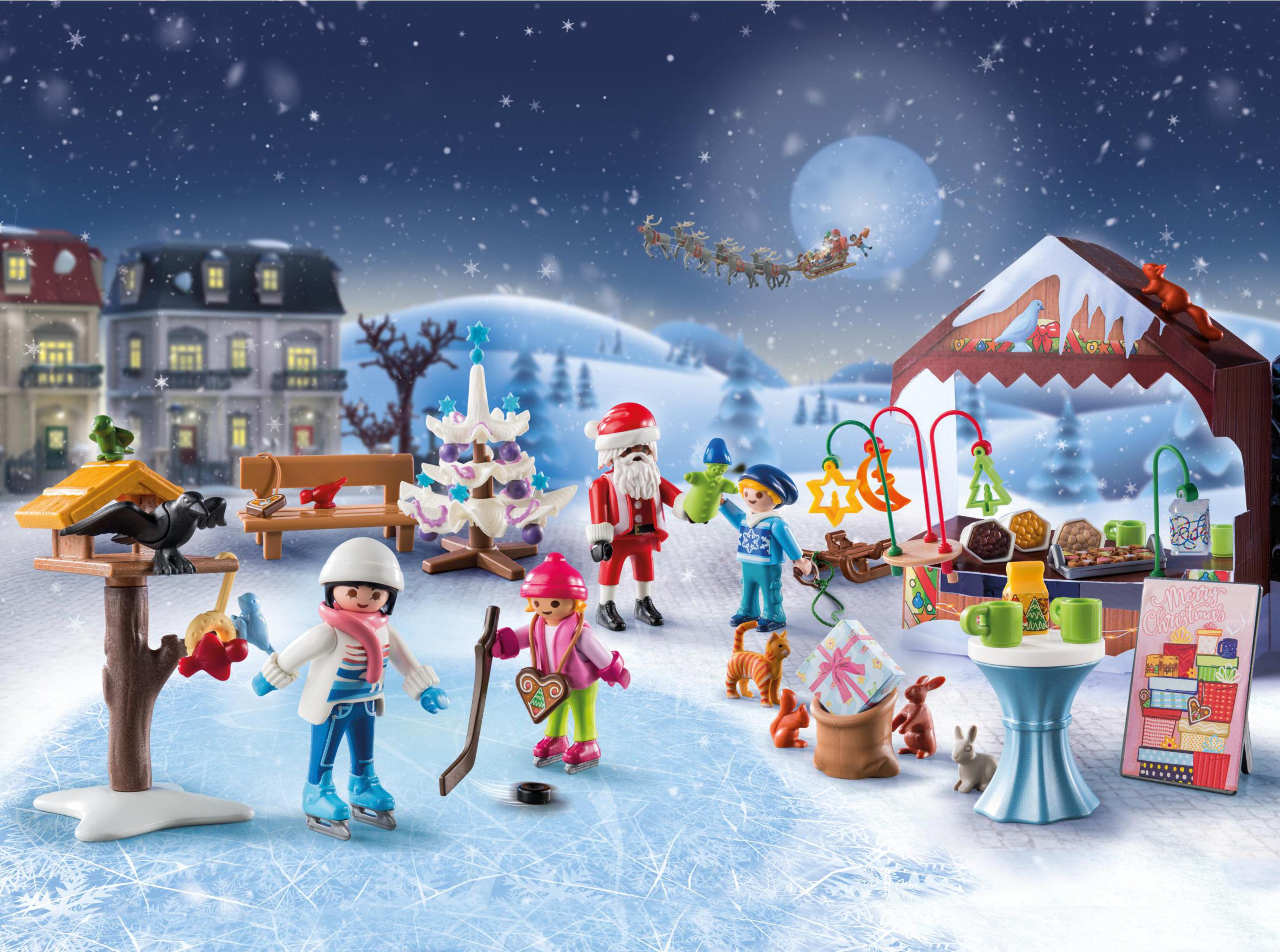 Weihnachtsszene mit Figuren: Weihnachtsmann, Kinder, Eisläufer, verschneite Stadt, Baum und Schlitten am Himmel.
