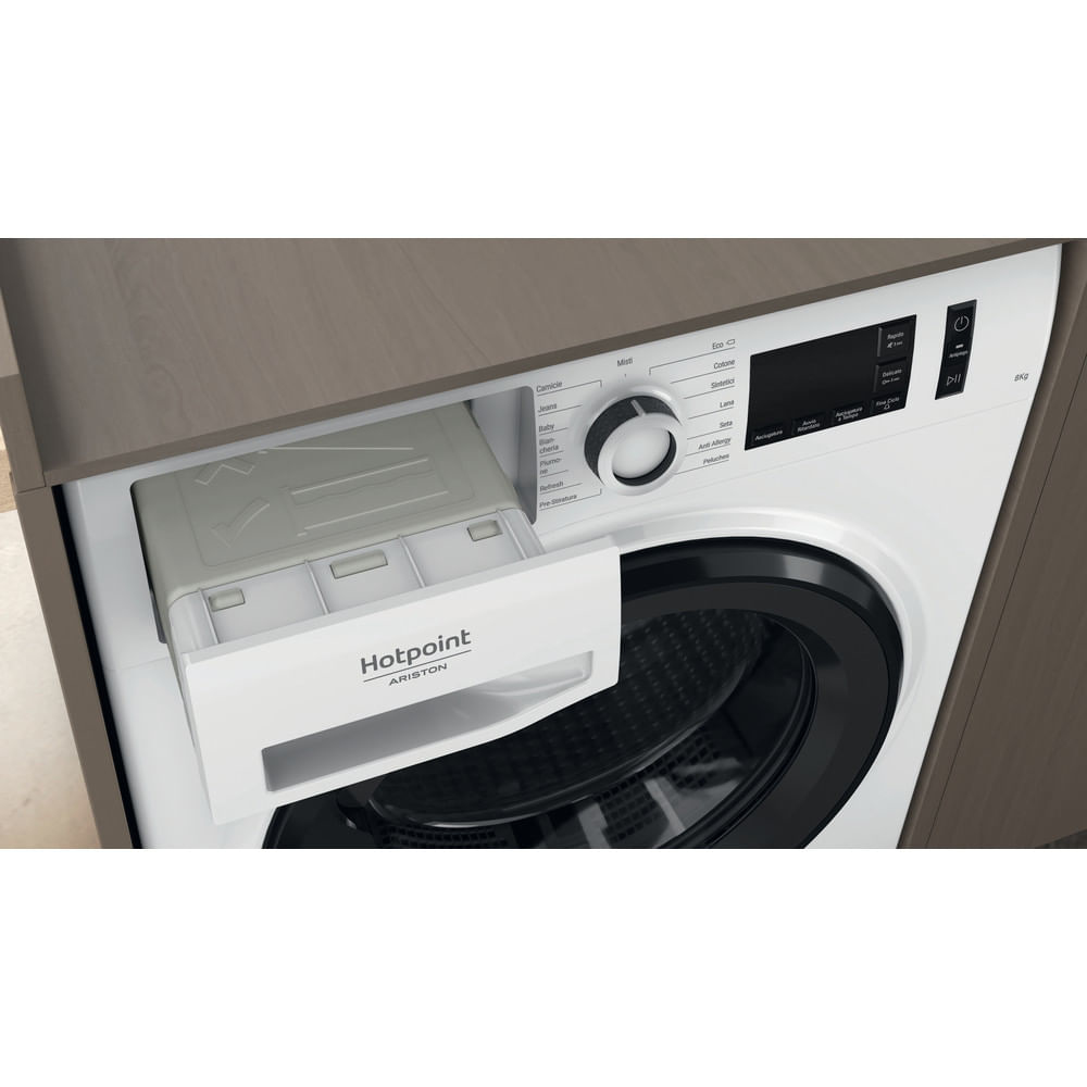 Asciugatrice Hotpoint-Ariston bianca con cassetto detersivo aperto. Bianco e grigio, con porta nera.