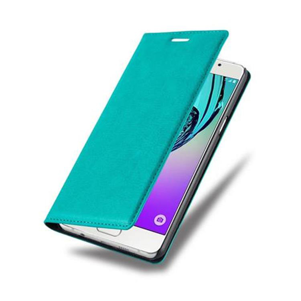 Funda de teléfono turquesa abierta, que expone una pantalla de teléfono blanca. Fondo blanco.