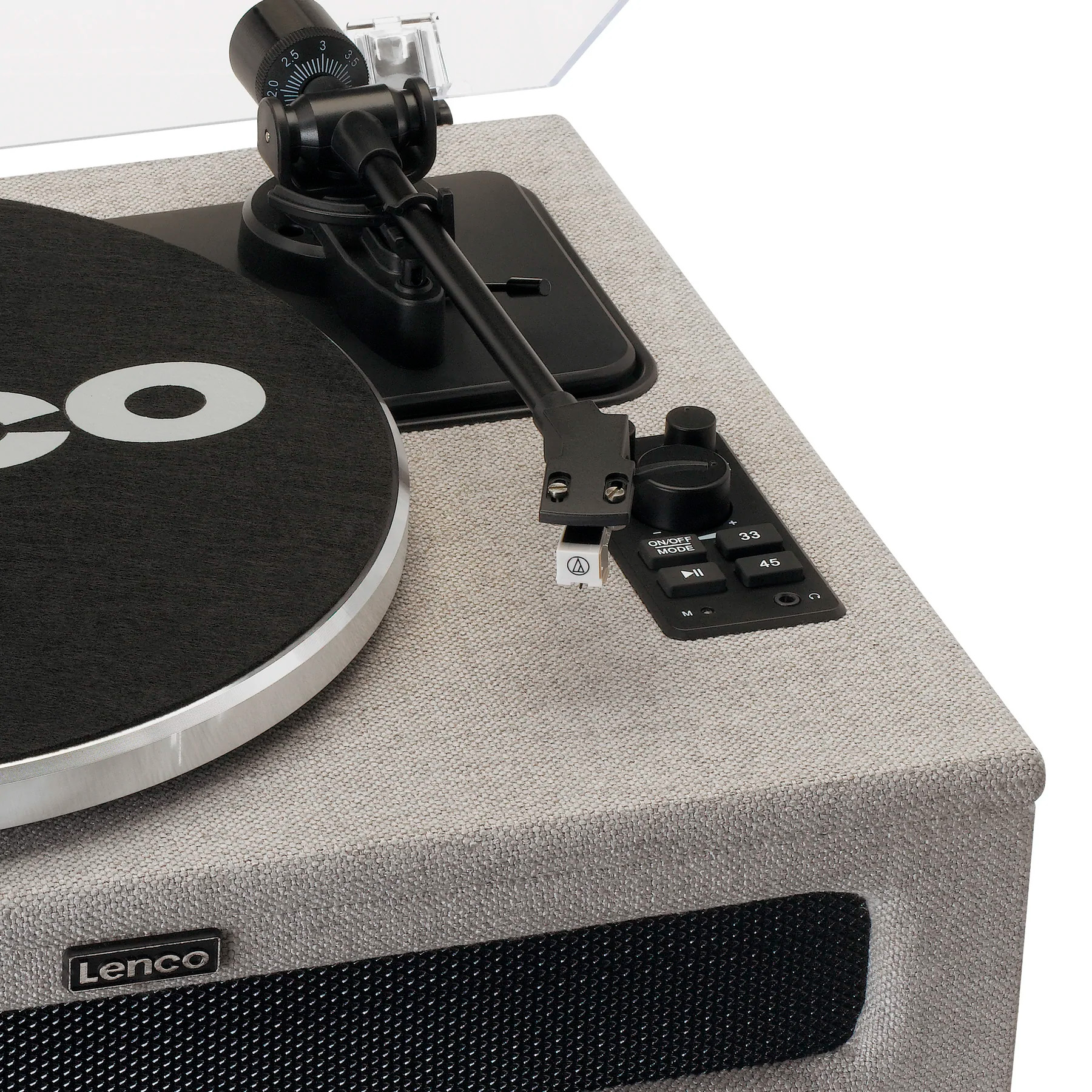 Primer plano de un tocadiscos Lenco con un disco negro y brazo fonocaptor.