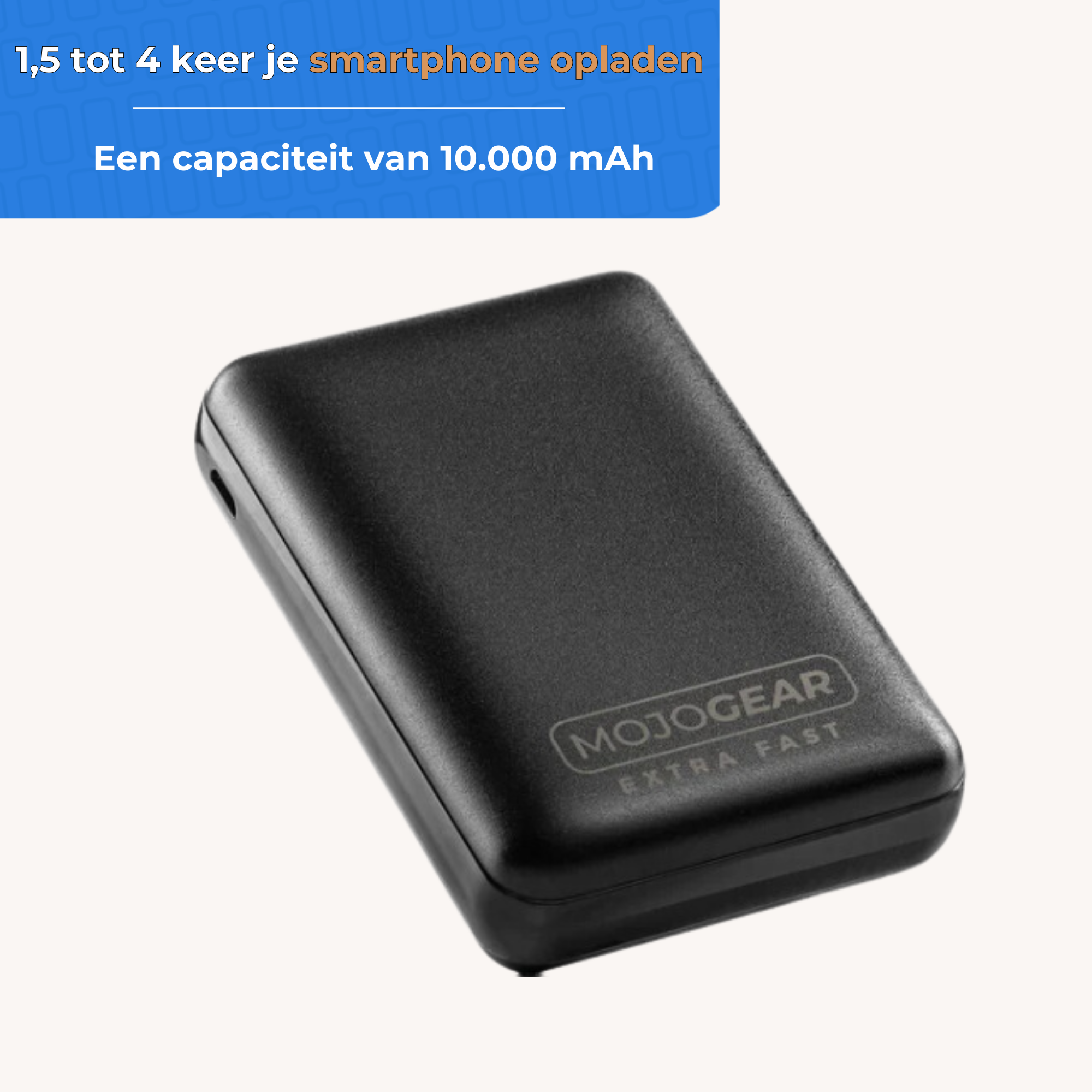 Zwarte powerbank met tekst en blauwe tekst erboven. Witte achtergrond.