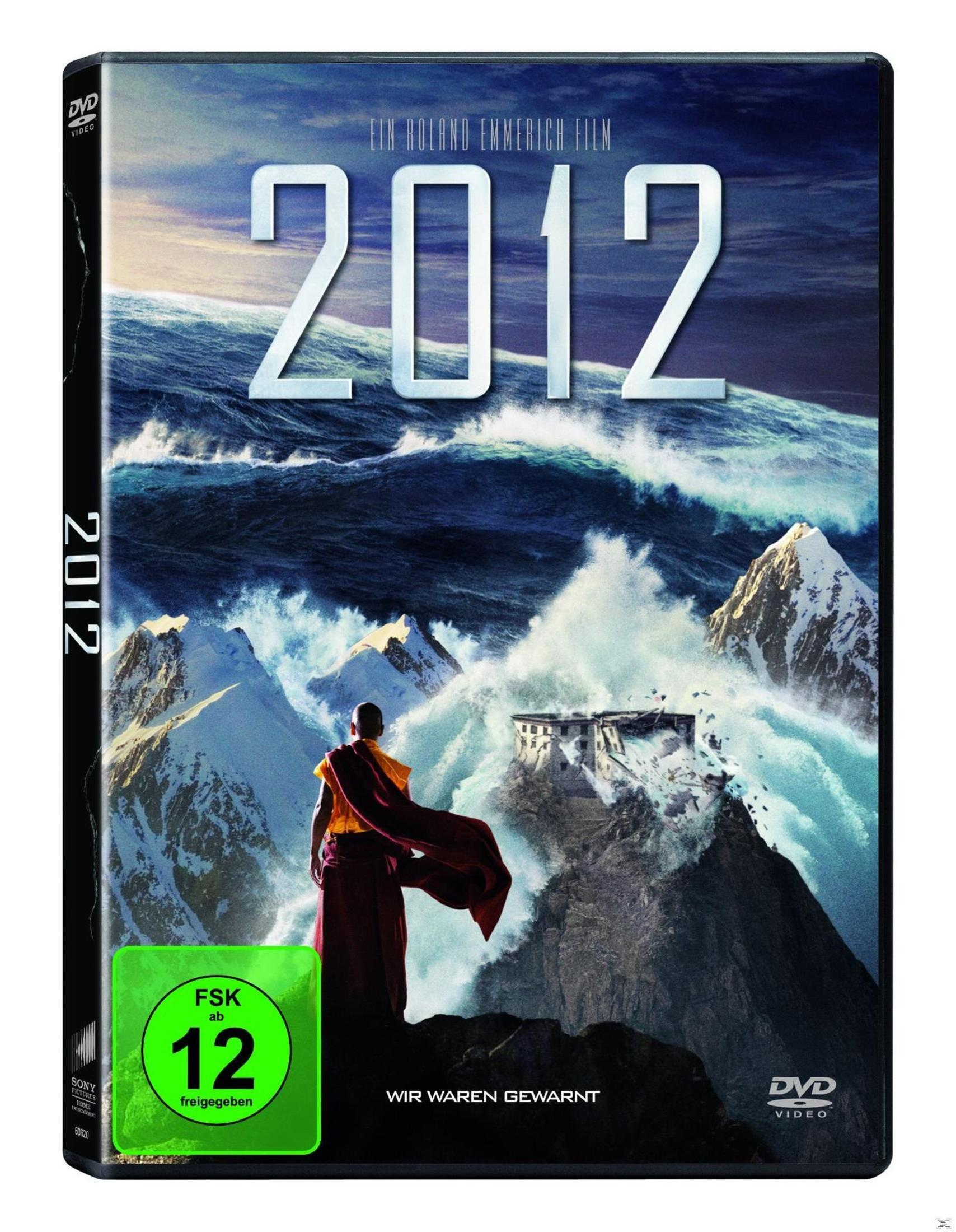 Un moine regarde des montagnes détruites et une vague immense. Pochette DVD "2012".