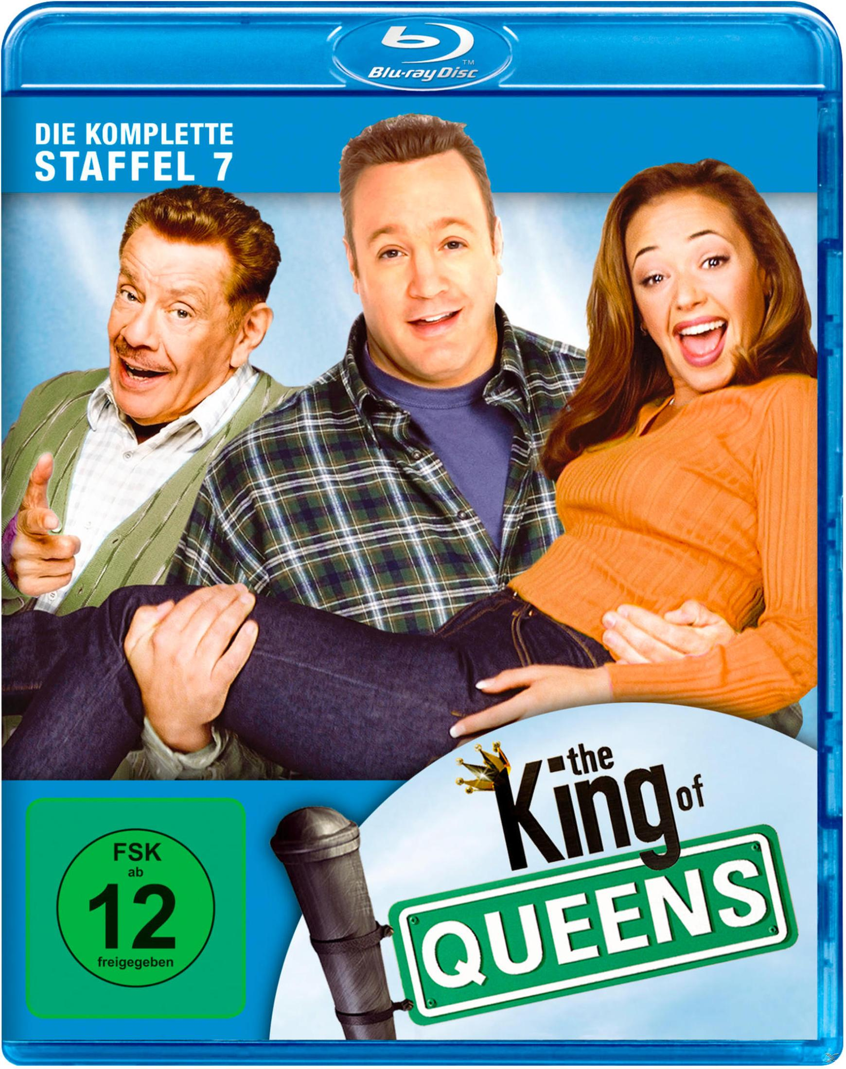 La saison 7 complète de King of Queens en Blu-ray. Trois acteurs principaux souriants.