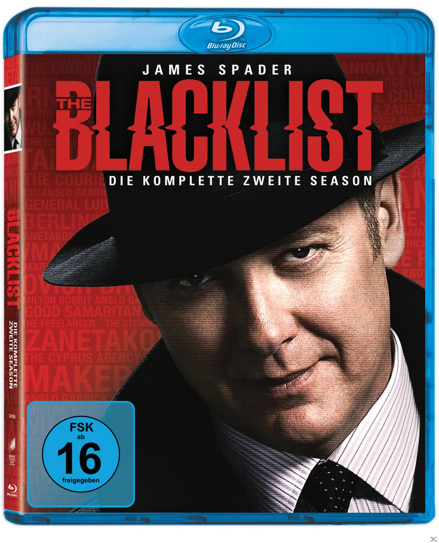 James Spader porte un chapeau et un costume. Pochette Blu-ray The Blacklist S2.