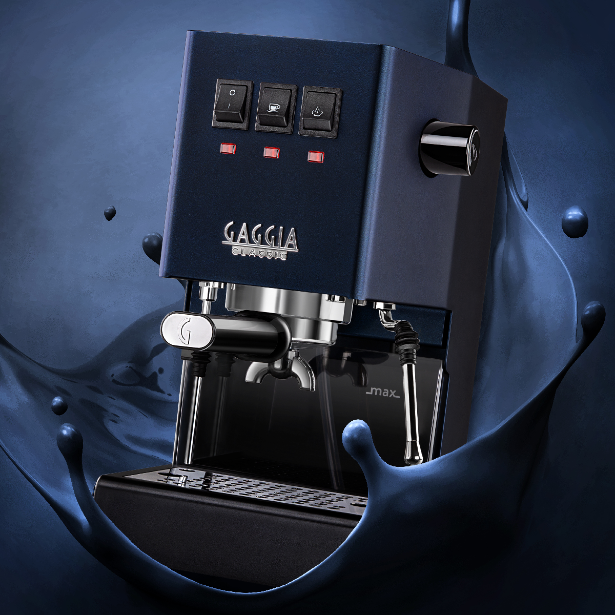 Donkerblauwe Gaggia Classic espressomachine met spat-effect.