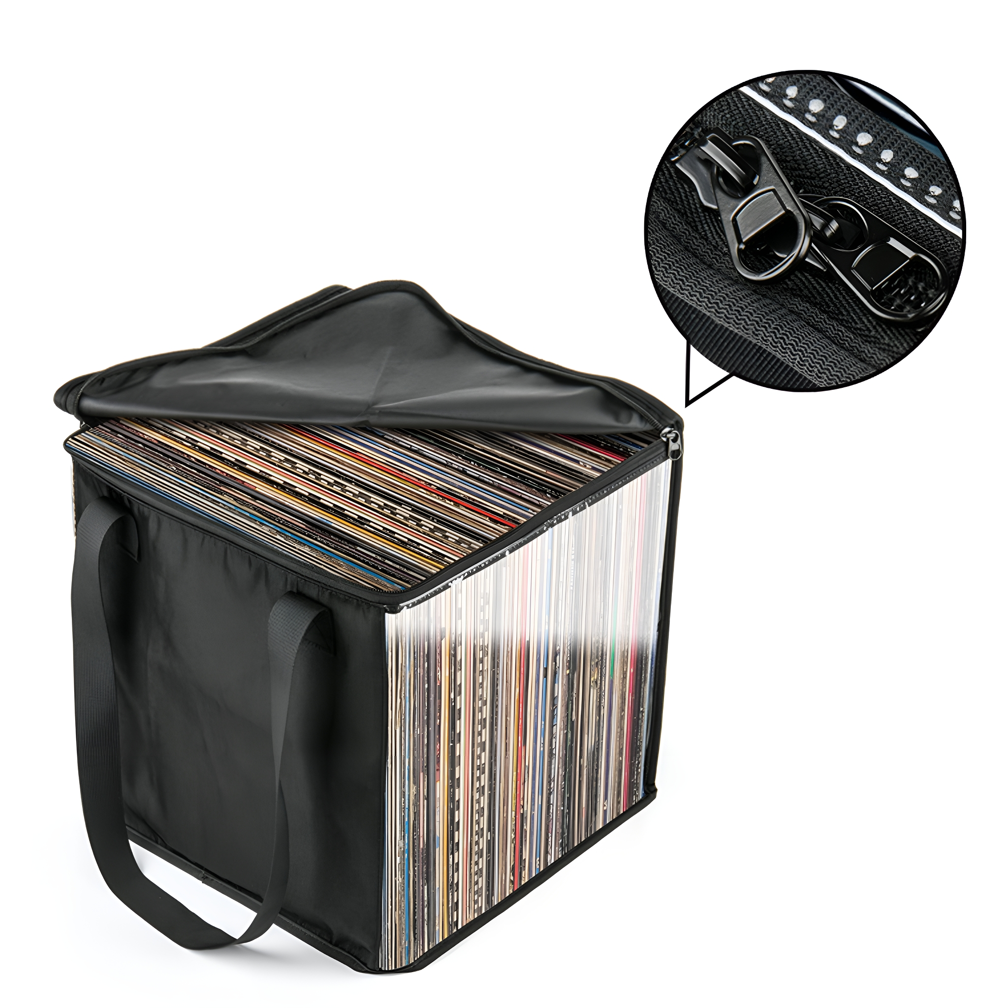 Schwarze Schallplatten-Tragetasche. Nahaufnahme zeigt den Reißverschluss. Tasche offen, mit Platten gefüllt.