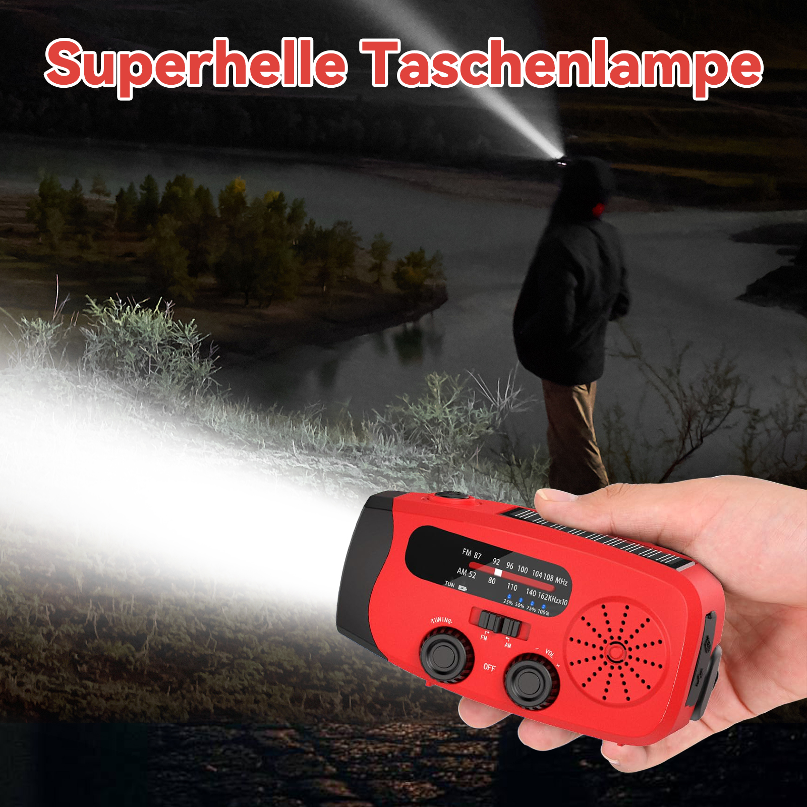 Person hält rote Taschenlampe mit hellem Strahl. Nachtszene mit Wasser und Bäumen.