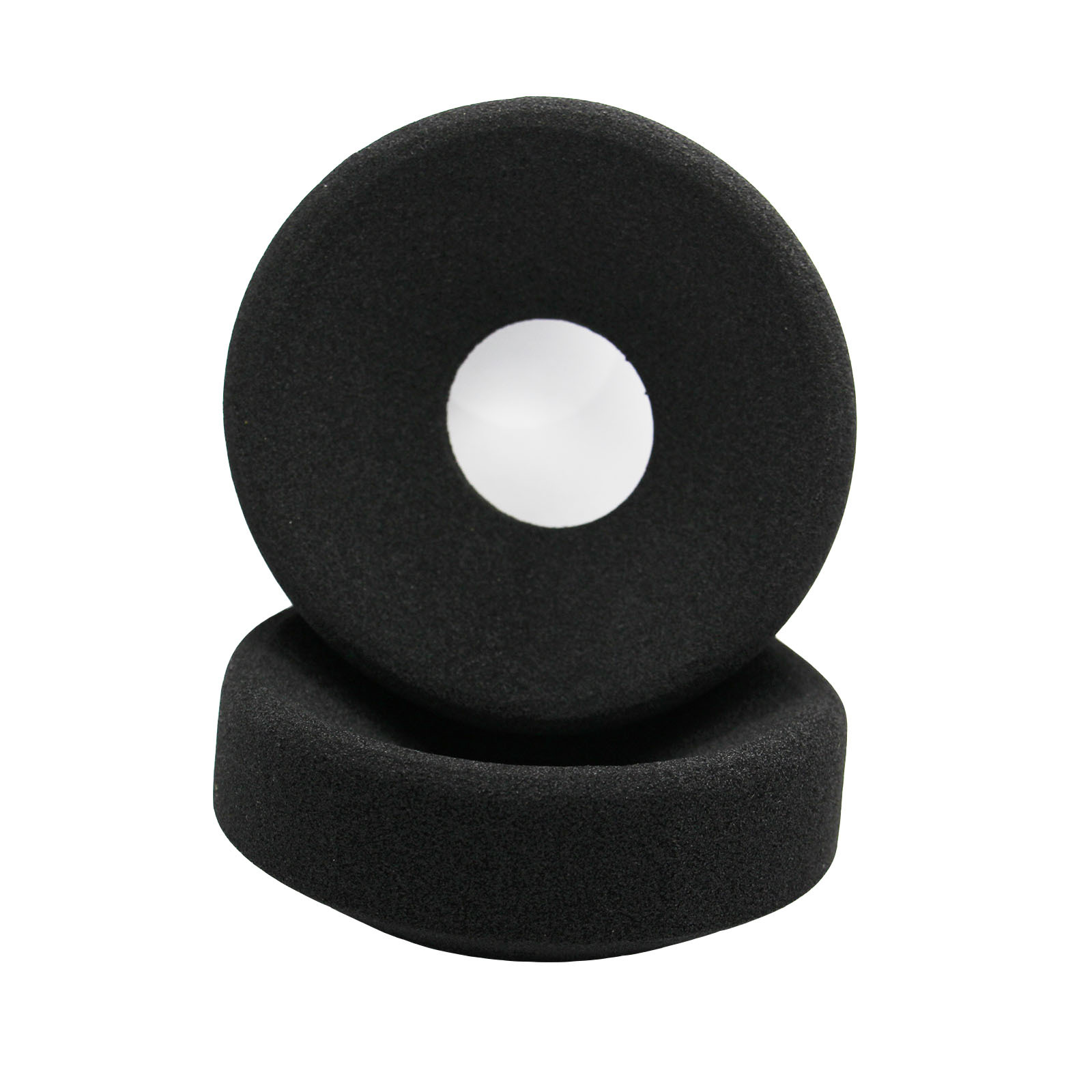 Pokazano dwie czarne piankowe nauszniki z białym otworem w środku.