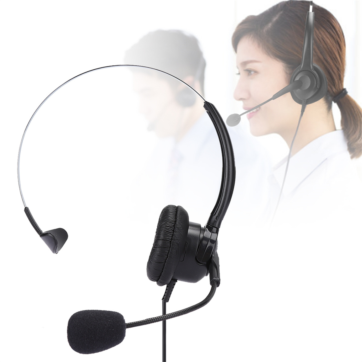 Headset mit Mikrofon, im Hintergrund eine Frau, die eines trägt.
